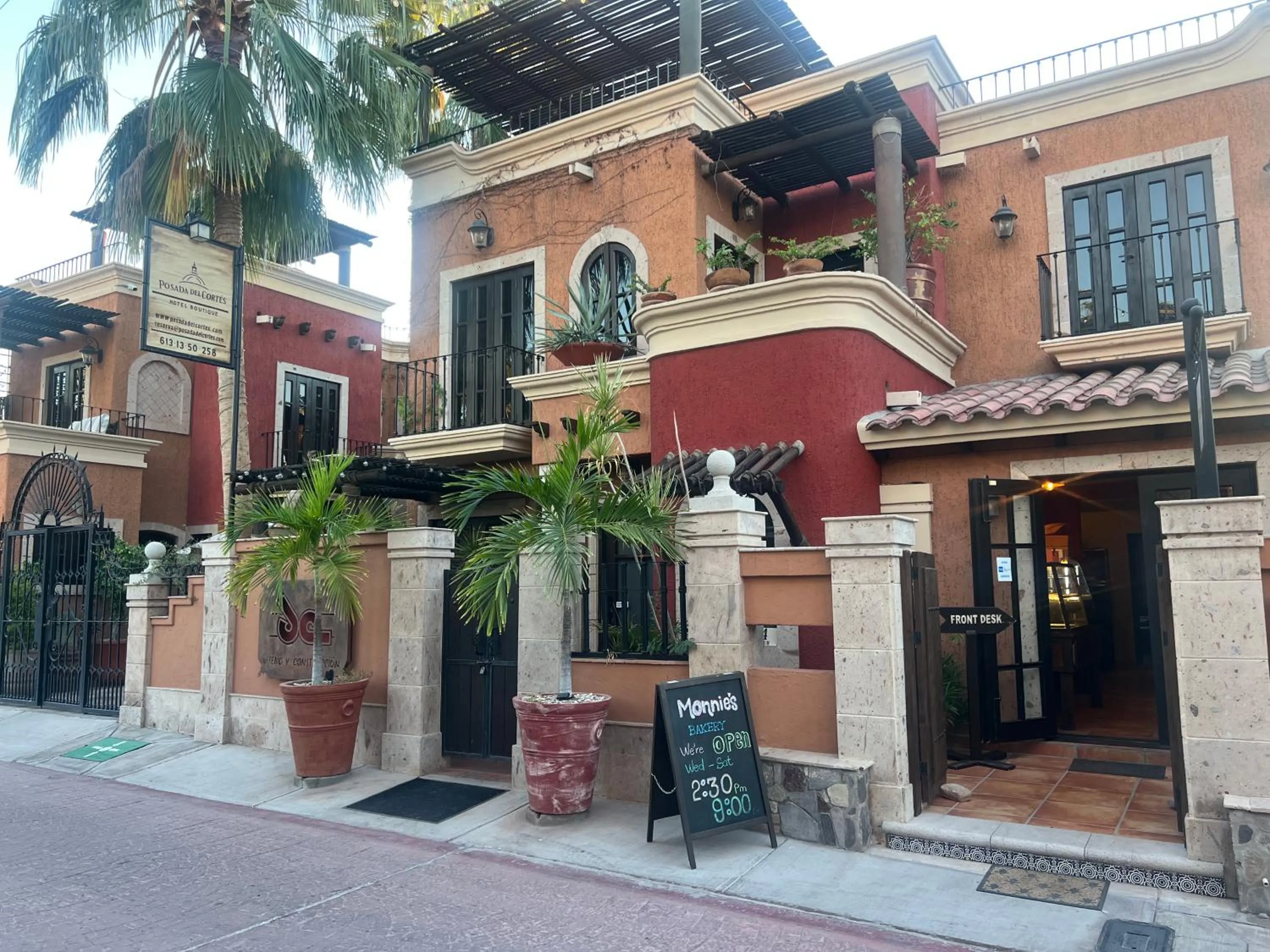 Facade/entrance in Posada del Cortes
