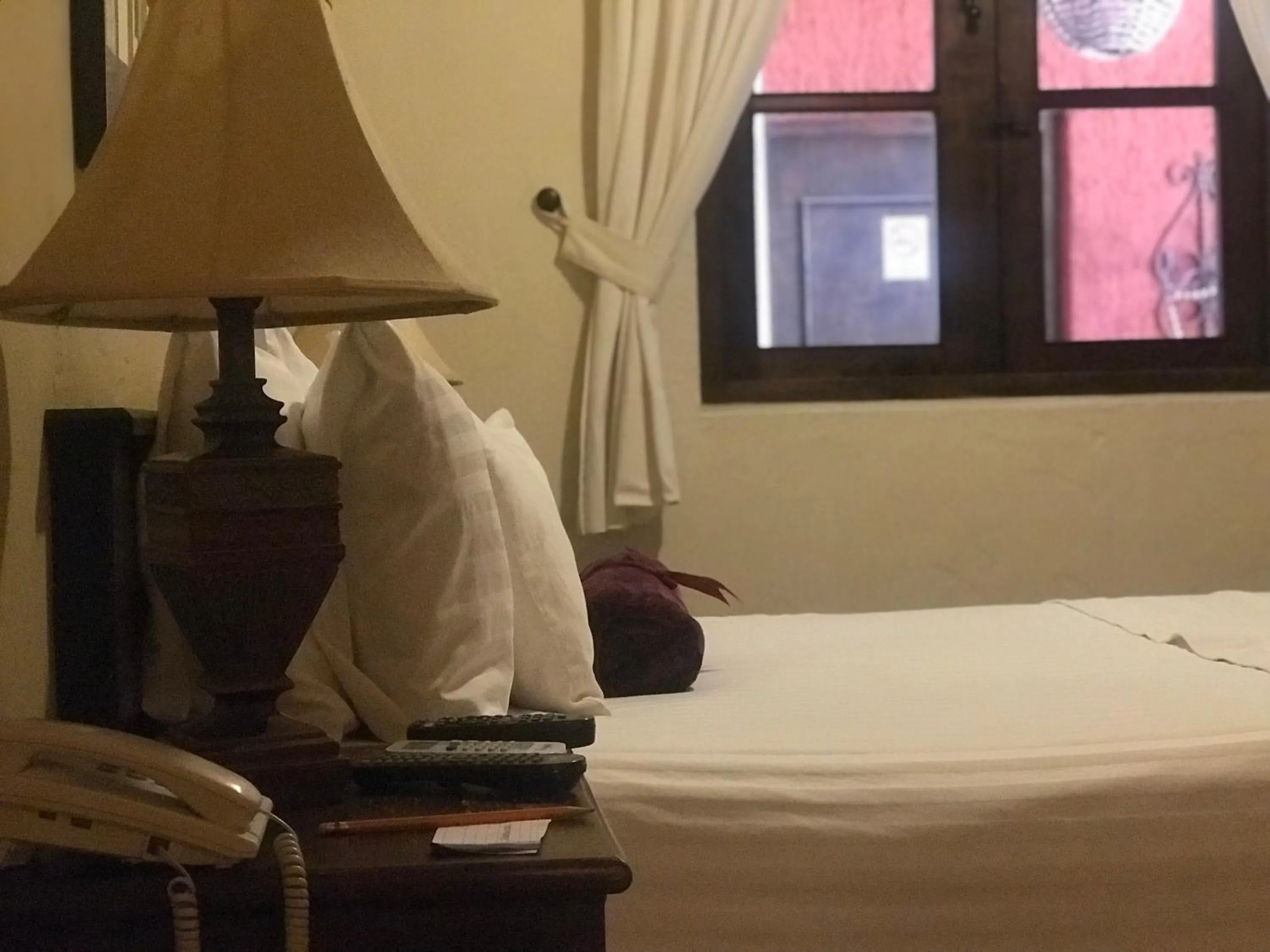 Inner courtyard view, Bed in Posada del Cortes