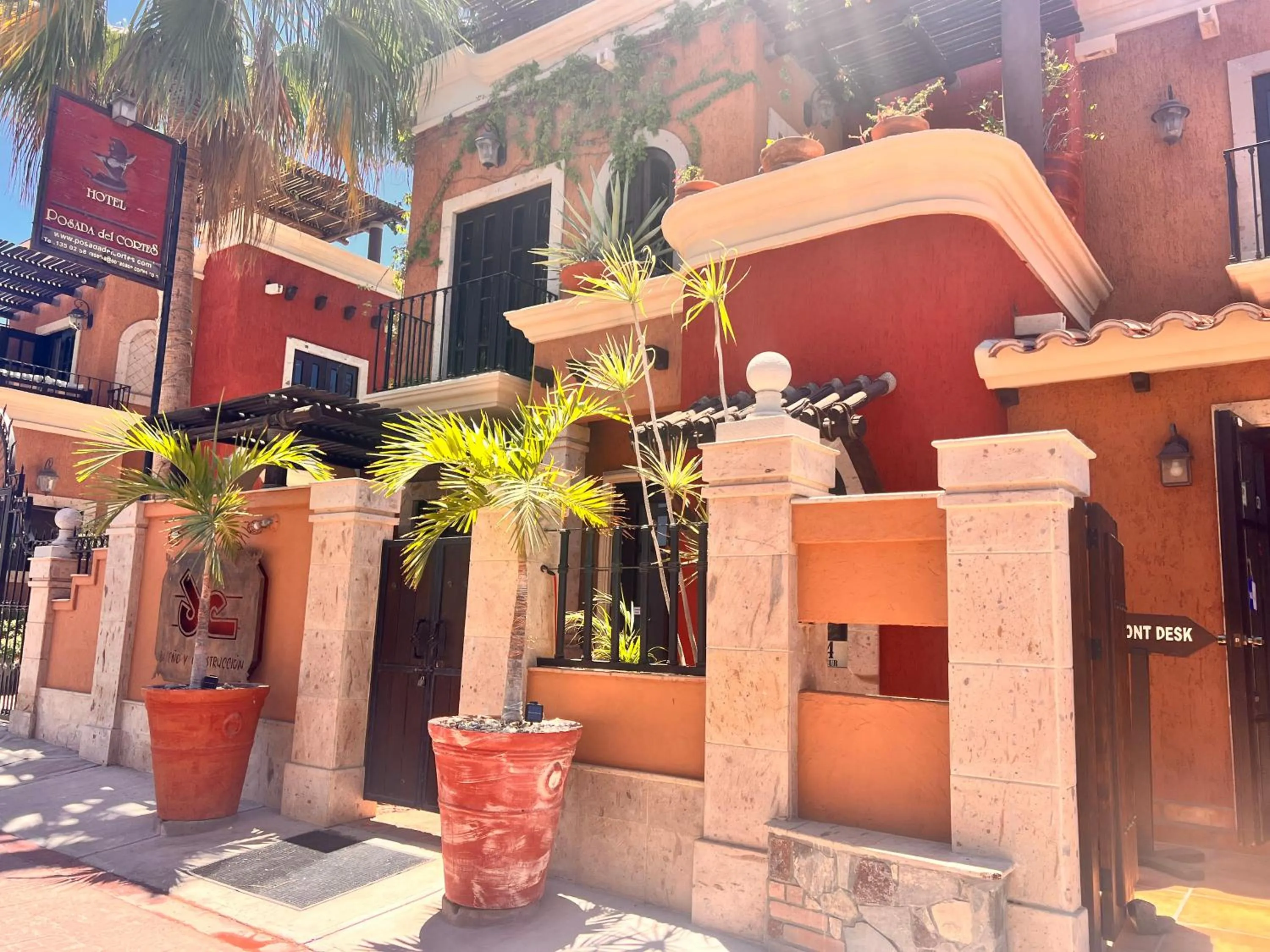 Facade/entrance in Posada del Cortes
