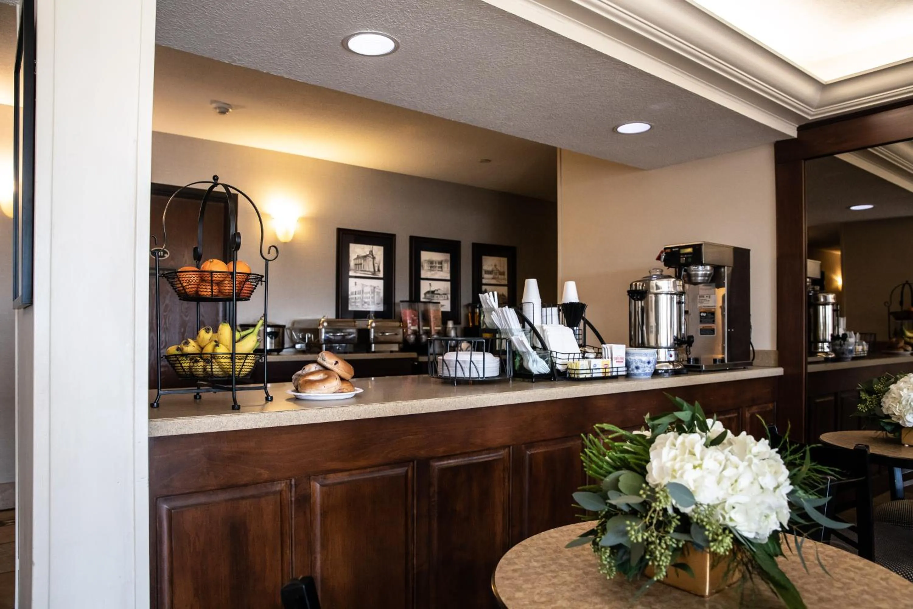 Coffee/tea facilities in Hatfield Inn