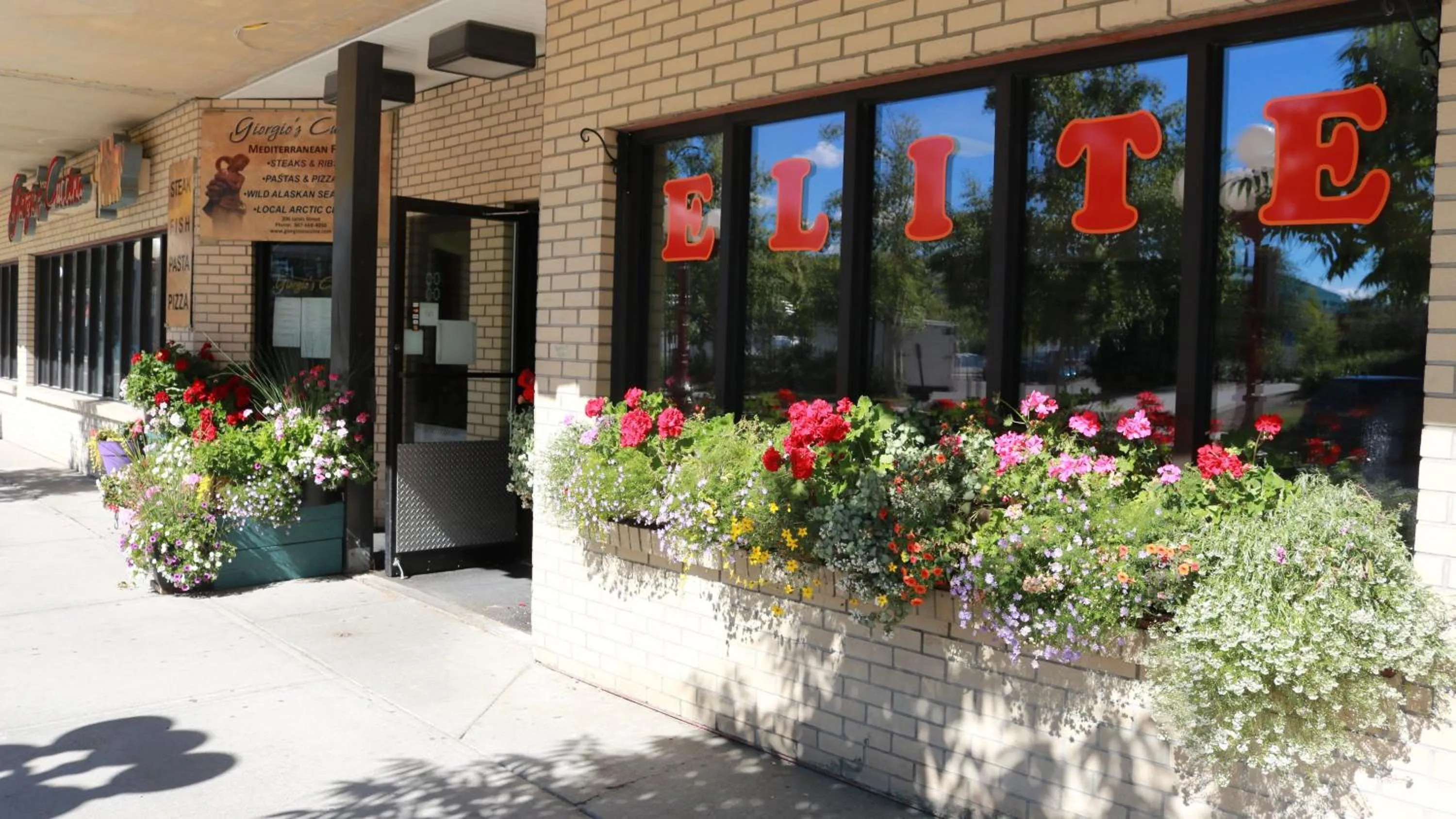 Elite Hotel -Downtown Center- "Ski & Northern light Tour" "Hot Spring Tour "Long-term stay"