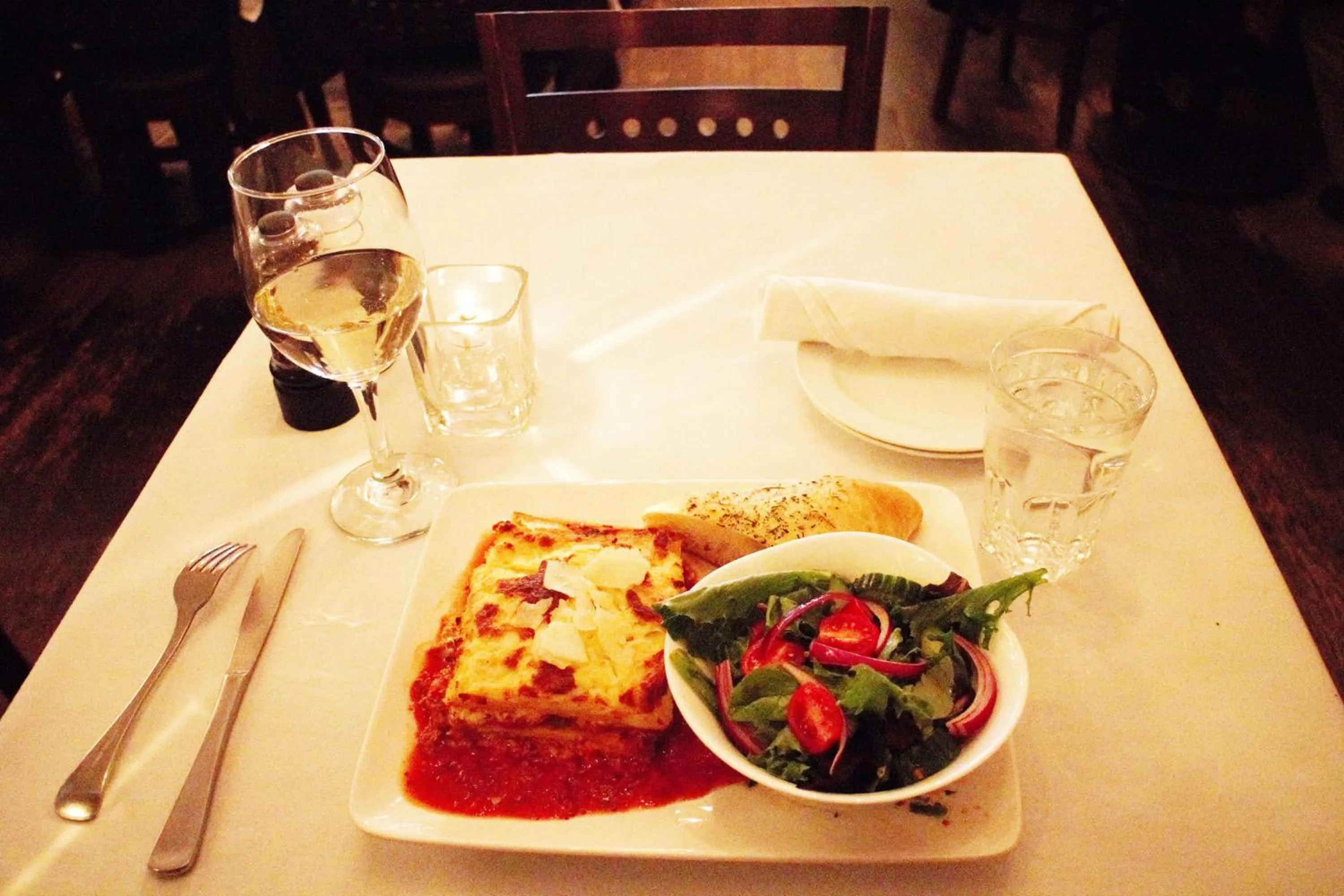 Food in Elite Hotel -Downtown Center- "Ski & Northern light Tour" "Hot Spring Tour "Long-term stay"