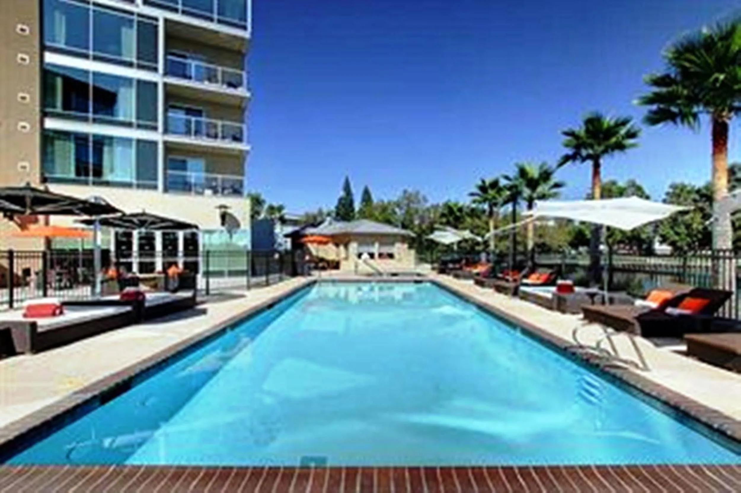 Facade/entrance in University Plaza Waterfront Hotel
