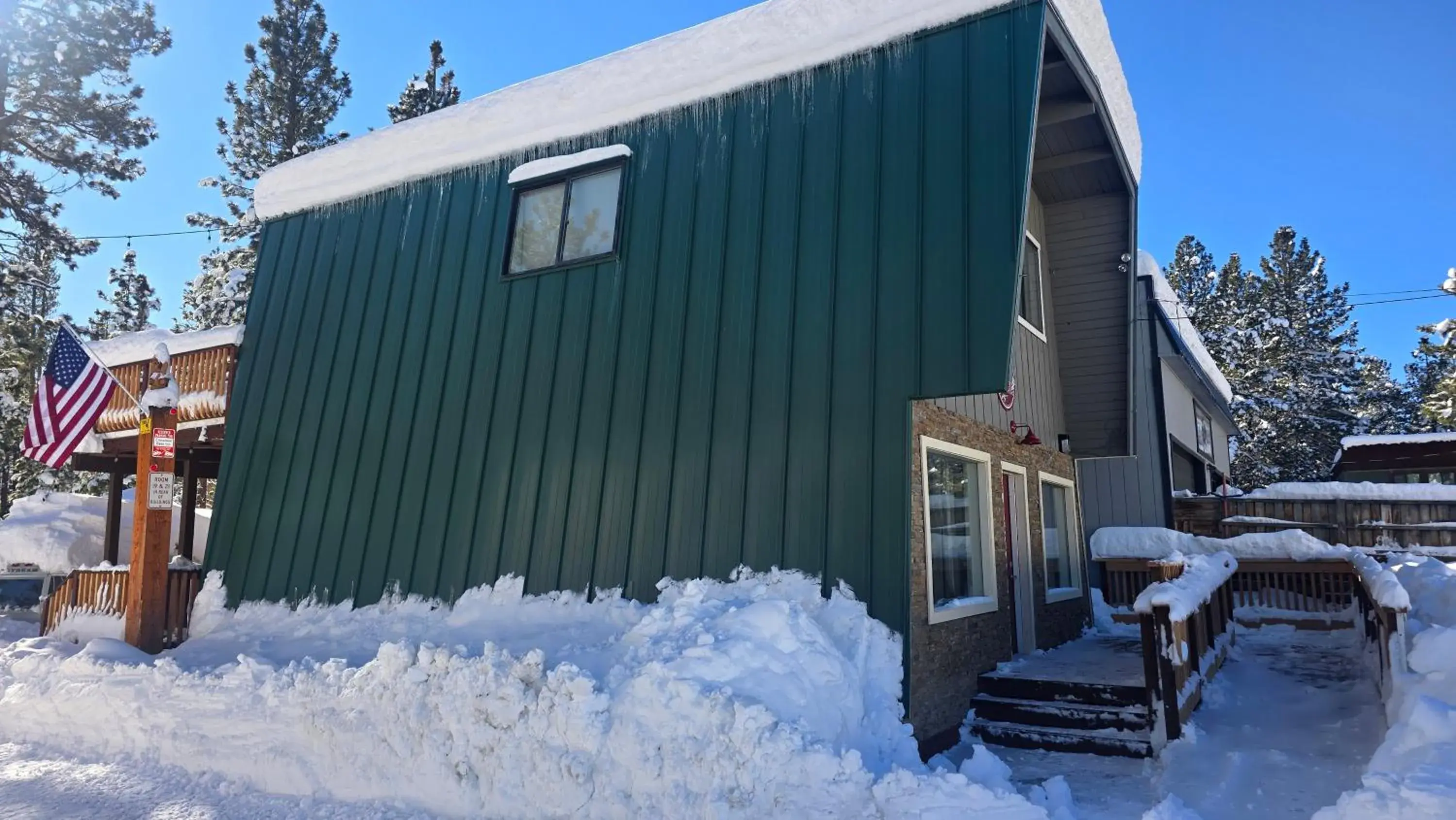 Property building in Cinnamon Bear Inn Property building in Cinnamon Bear Inn