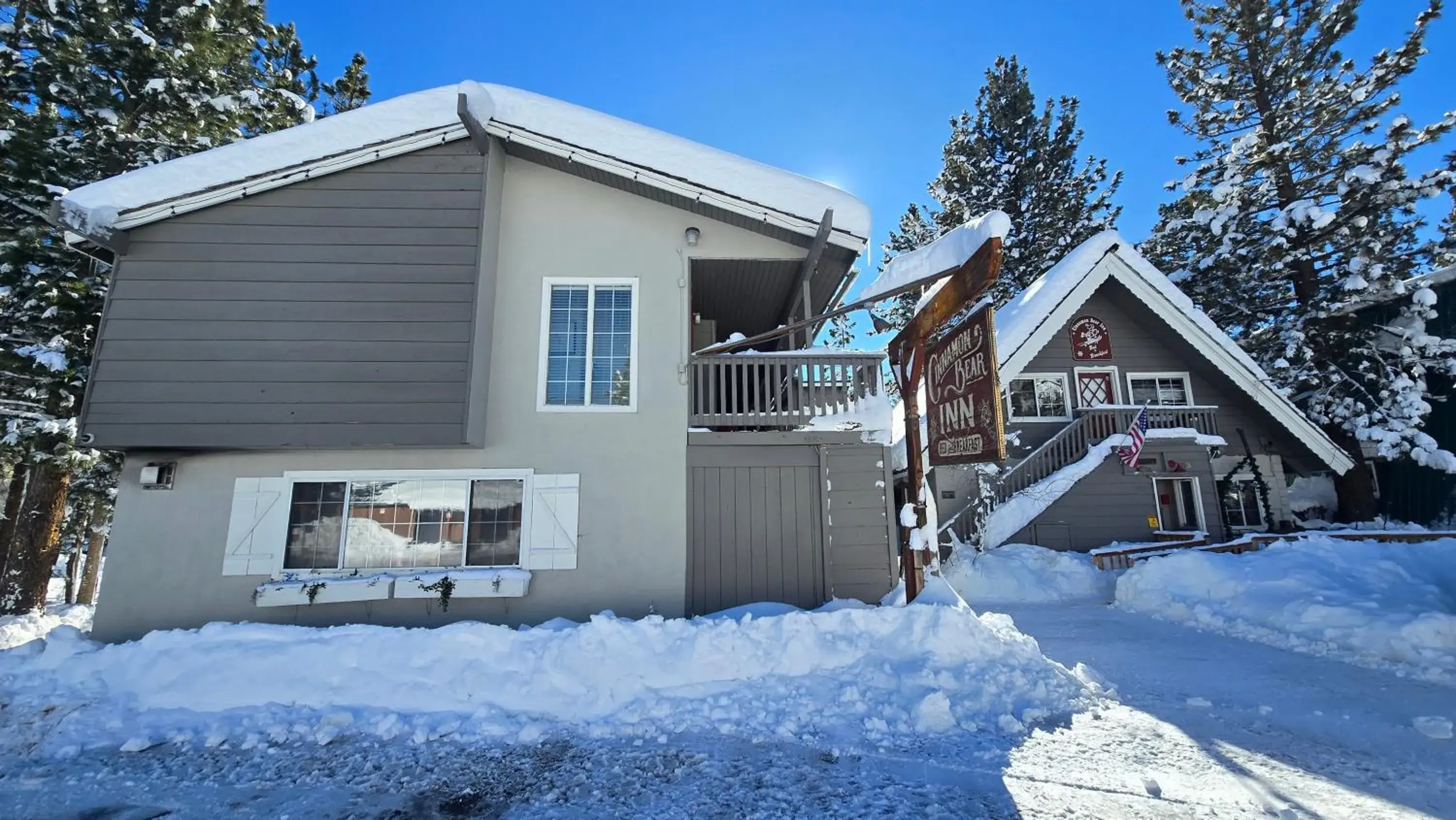 Property building in Cinnamon Bear Inn Property building in Cinnamon Bear Inn