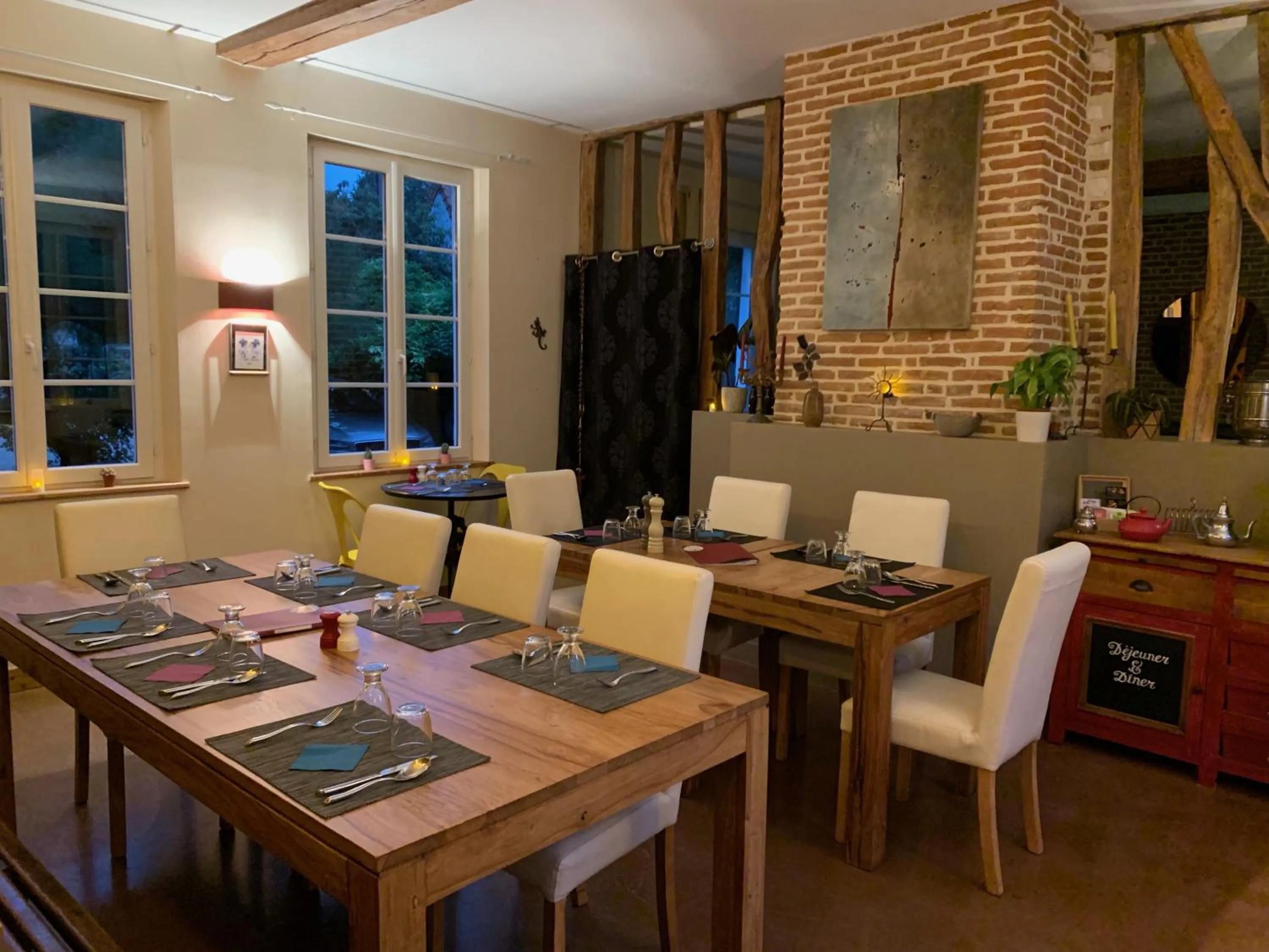 Restaurant/places to eat in Au Presbytère de Saigneville