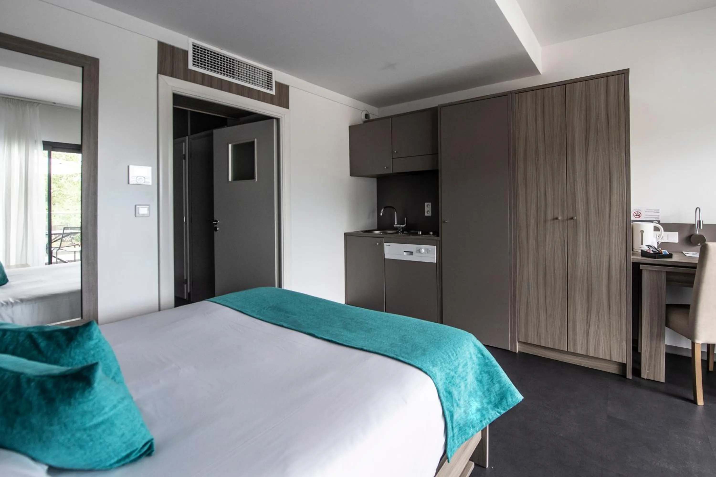 Bedroom, Bed in Suite Home Porticcio