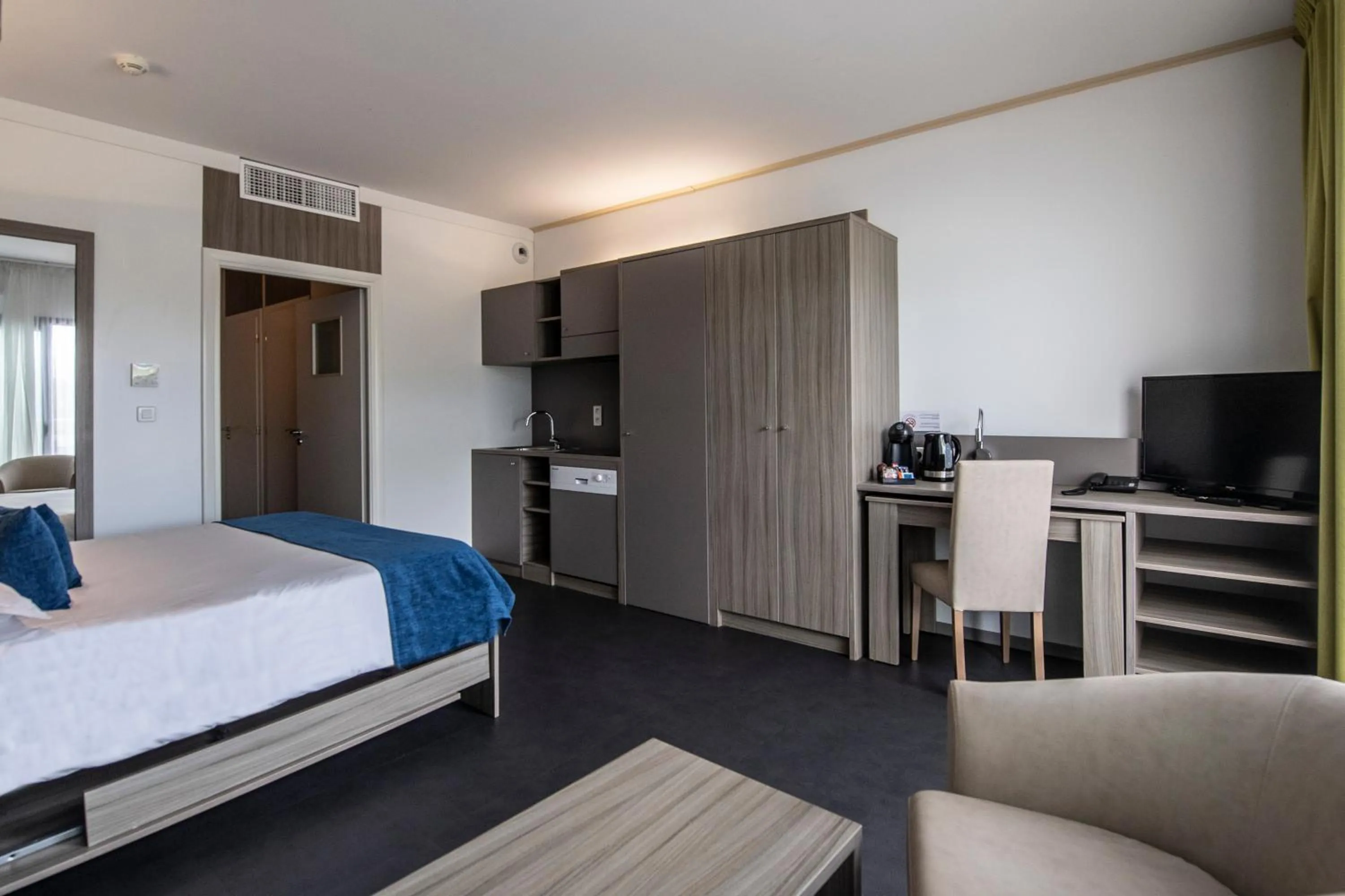 Bedroom, Bed in Suite Home Porticcio