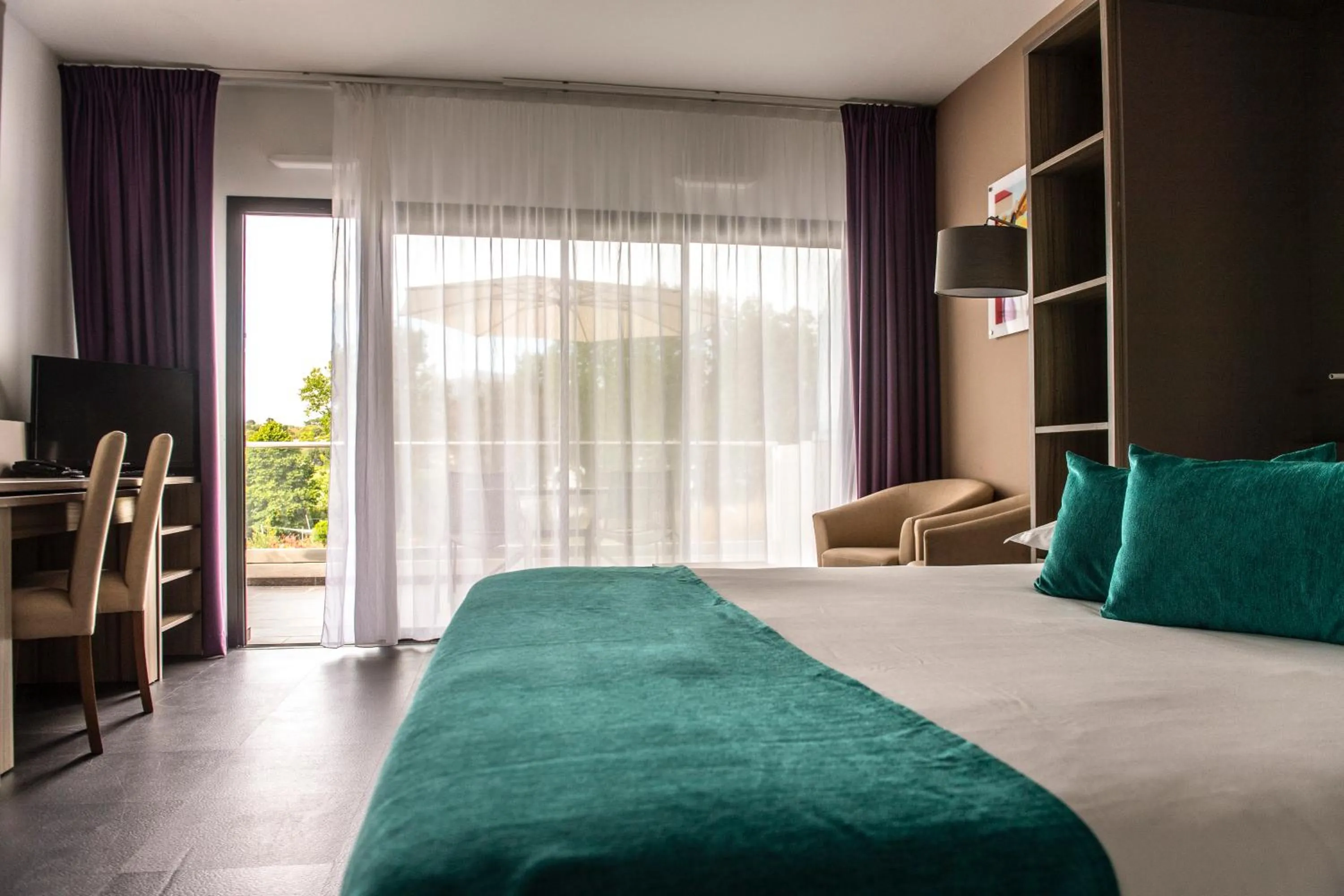 Bedroom, Bed in Suite Home Porticcio