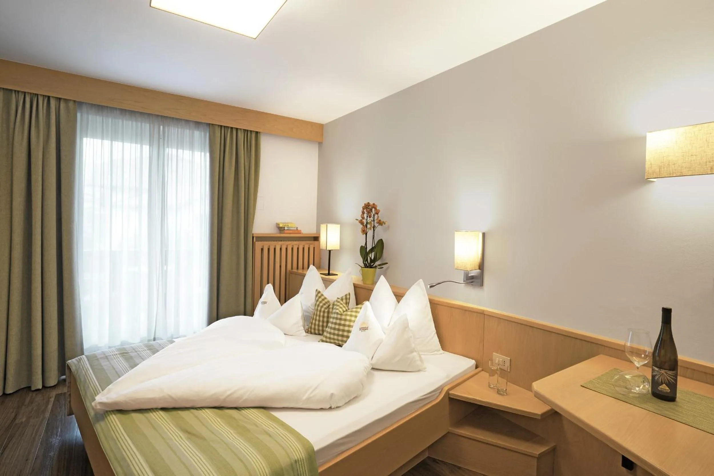 Property building, Bed in Hotel Sonnenhof