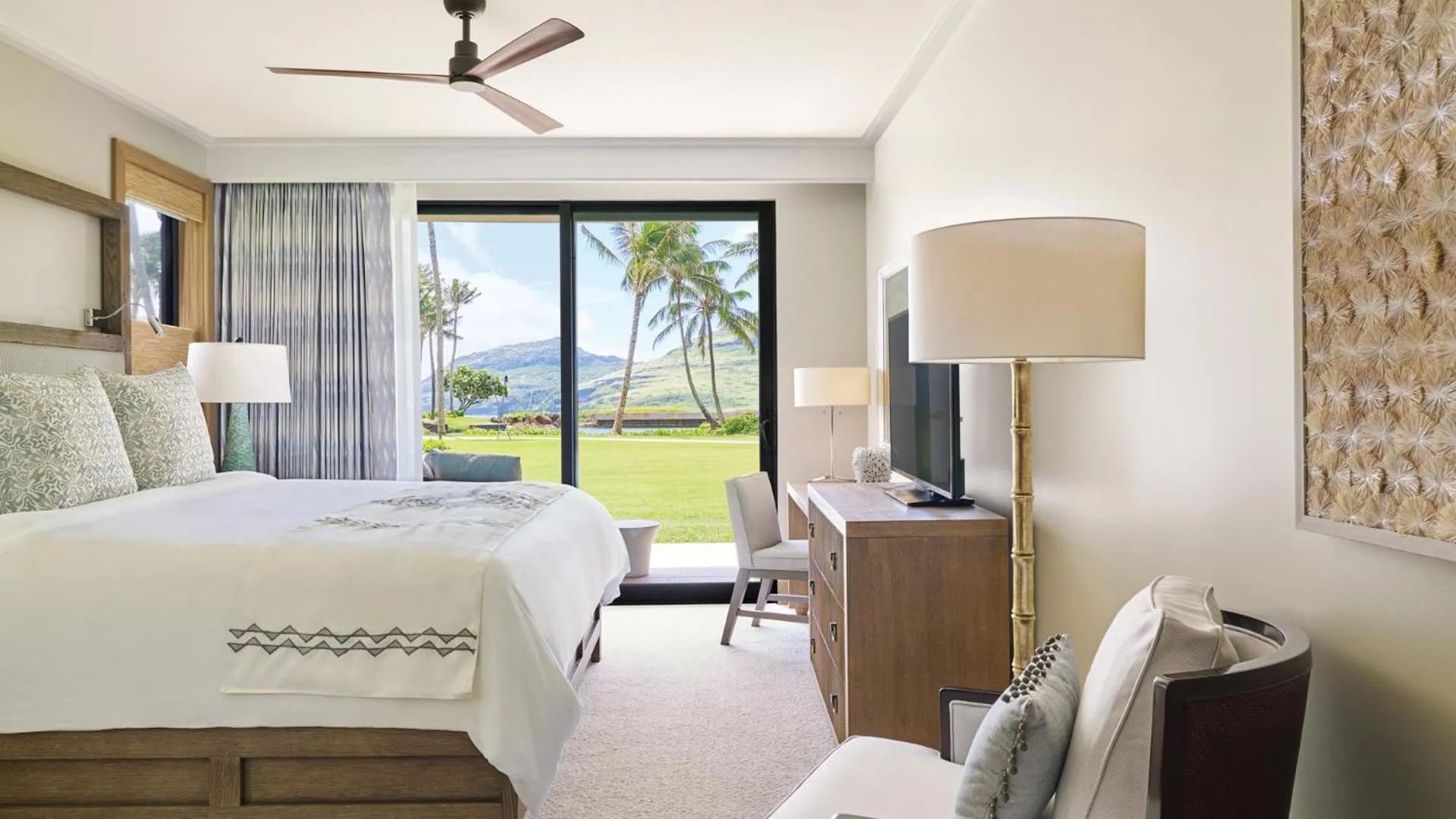 Bedroom, Bed in Timbers Kauai Ocean Club & Residences