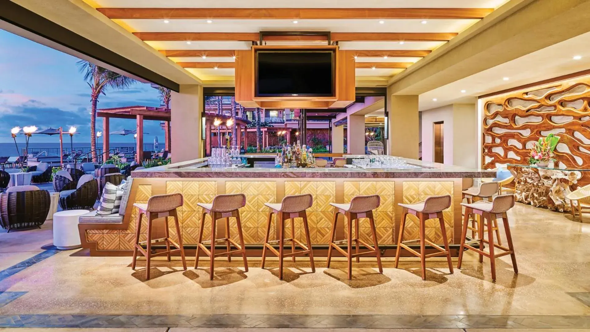 Restaurant/places to eat, Lounge/Bar in Timbers Kauai Ocean Club & Residences
