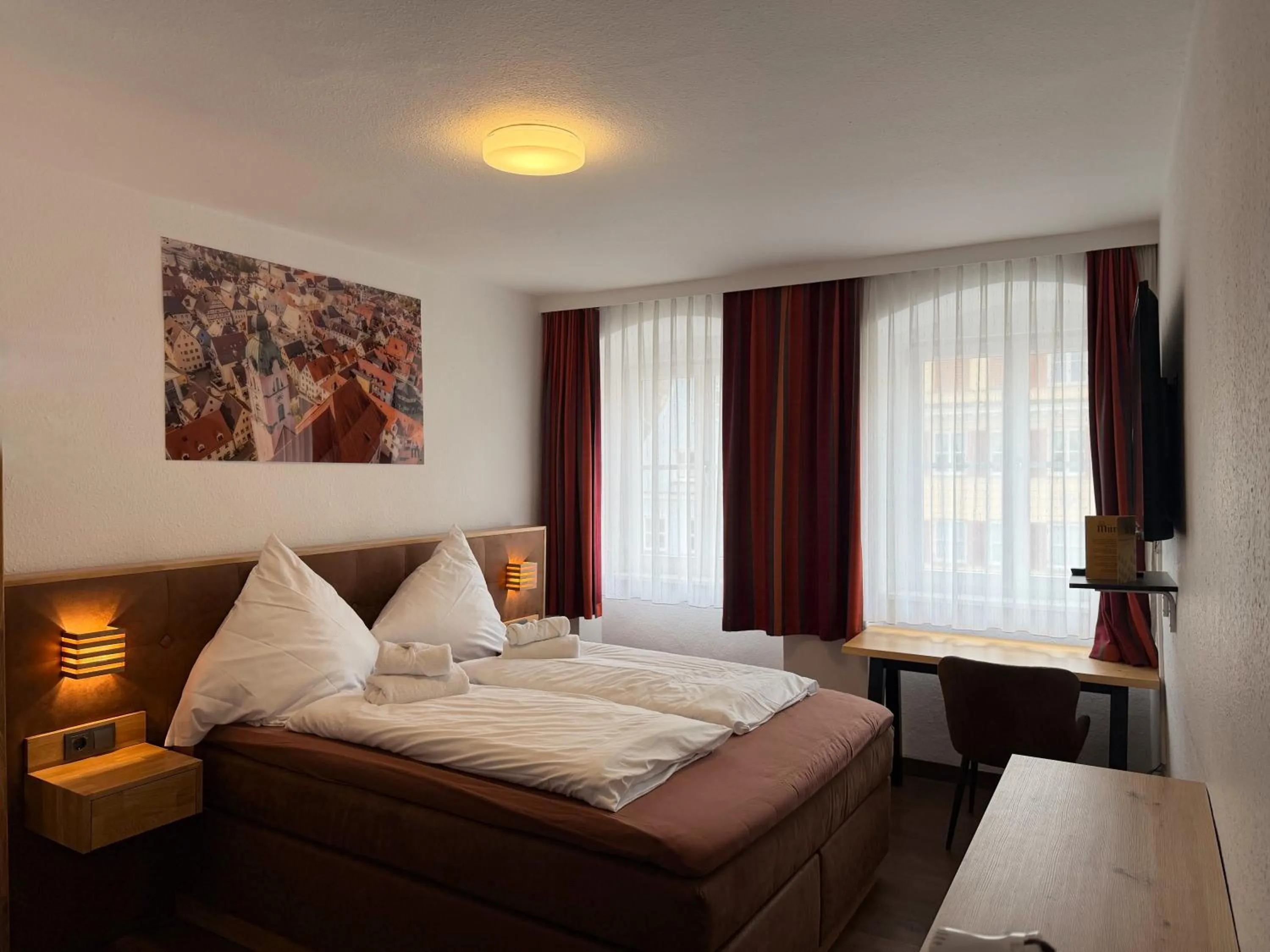 Photo of the whole room, Bed in Brauereigasthof zur Münz seit 1586
