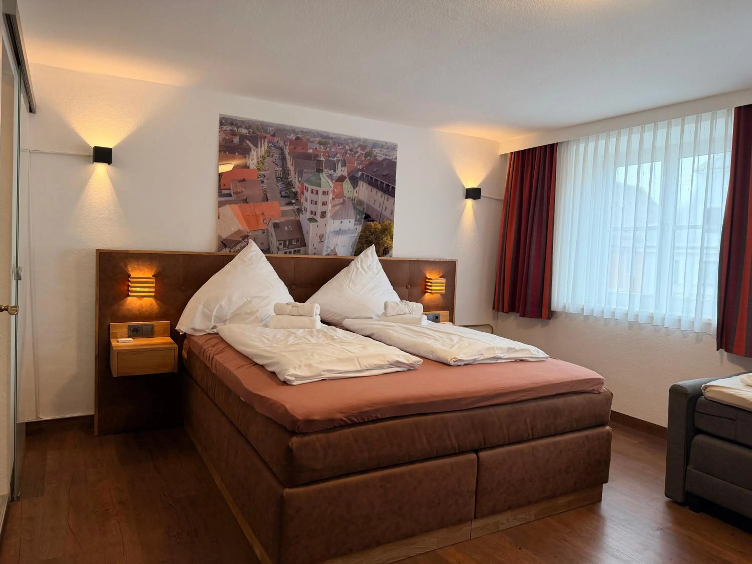 Photo of the whole room, Bed in Brauereigasthof zur Münz seit 1586