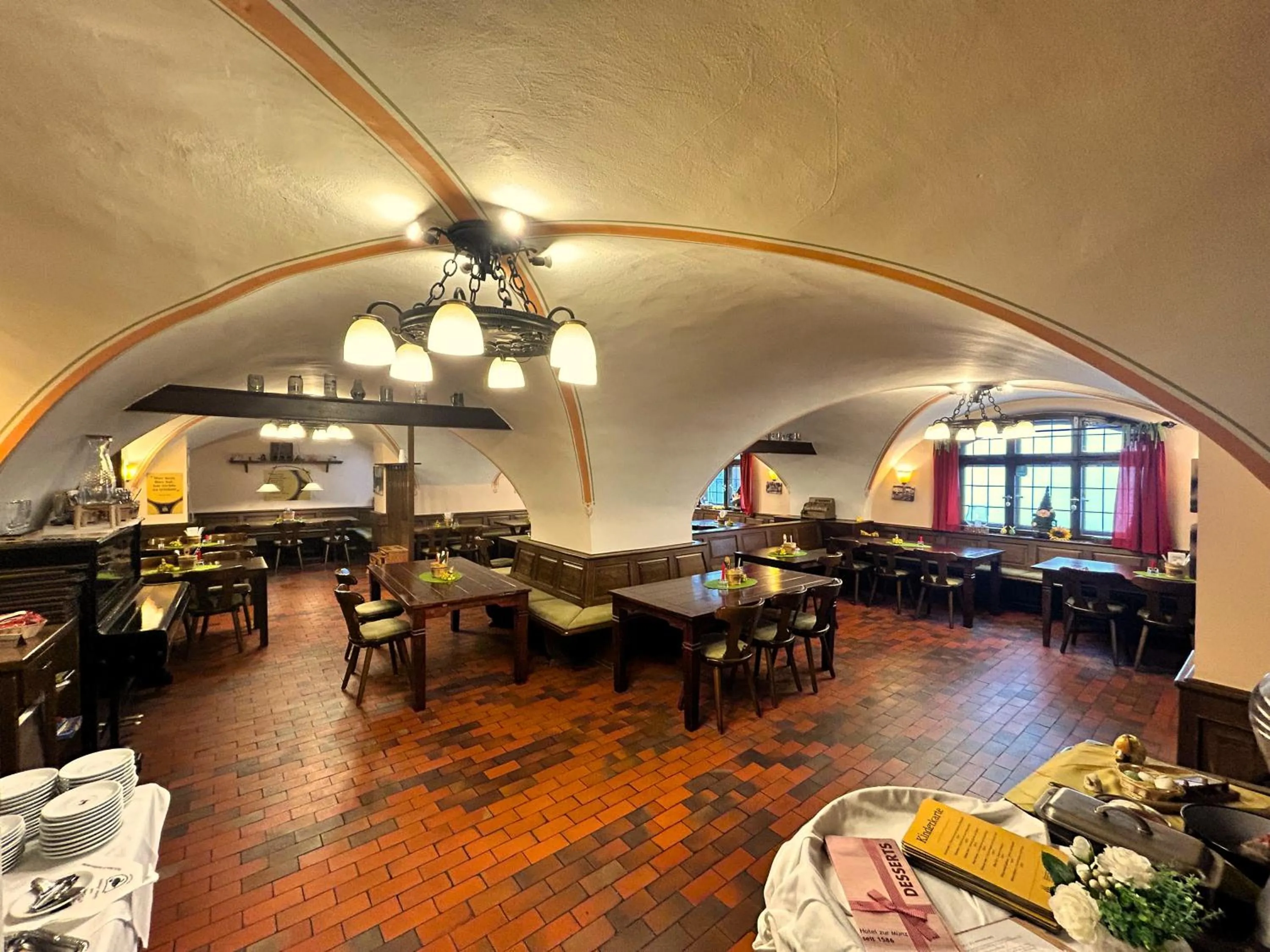 Restaurant/places to eat in Brauereigasthof zur Münz seit 1586