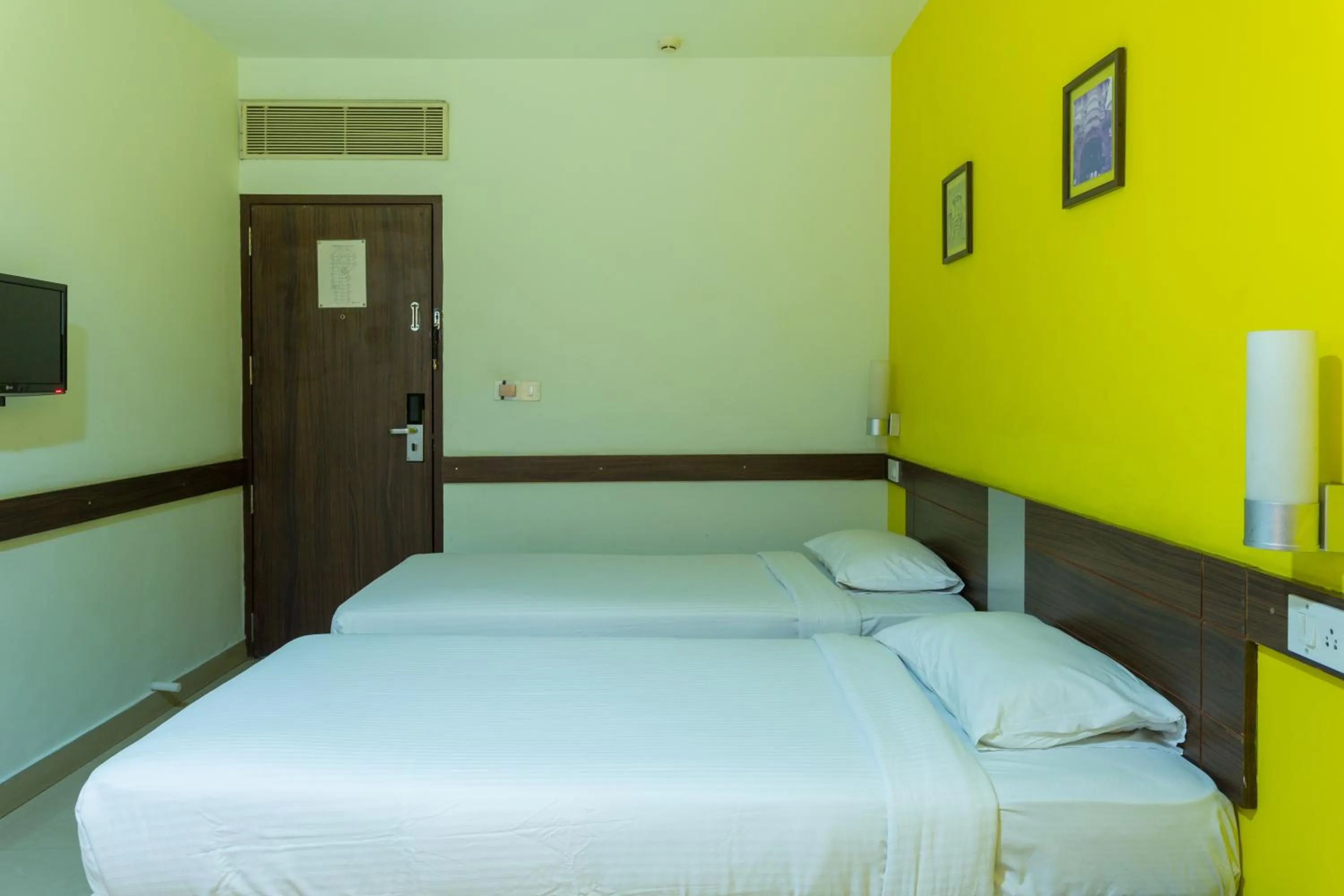 Photo of the whole room, Bed in Ginger Bangalore- Inner Ring Road