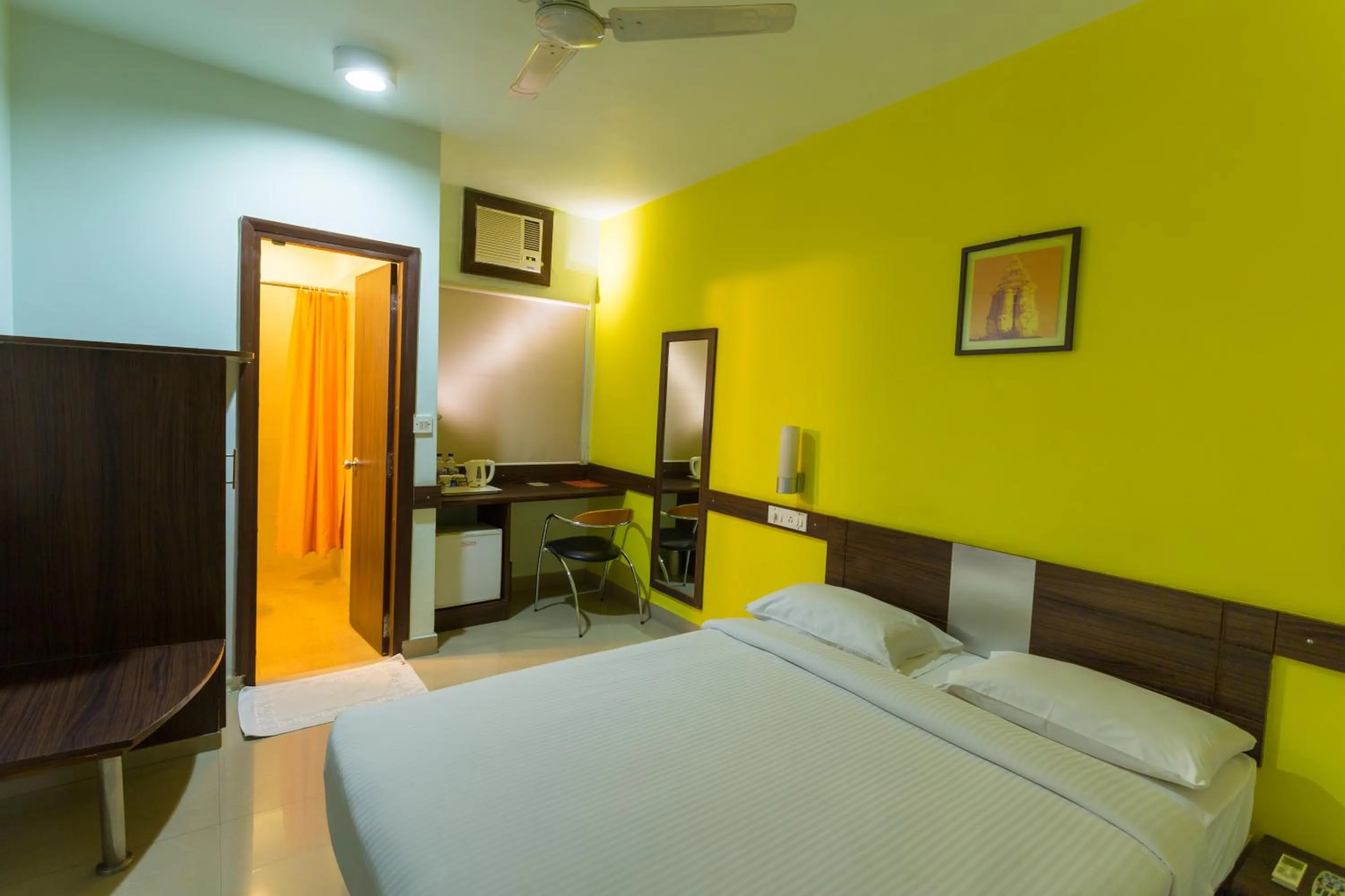 Photo of the whole room, Bed in Ginger Bangalore- Inner Ring Road