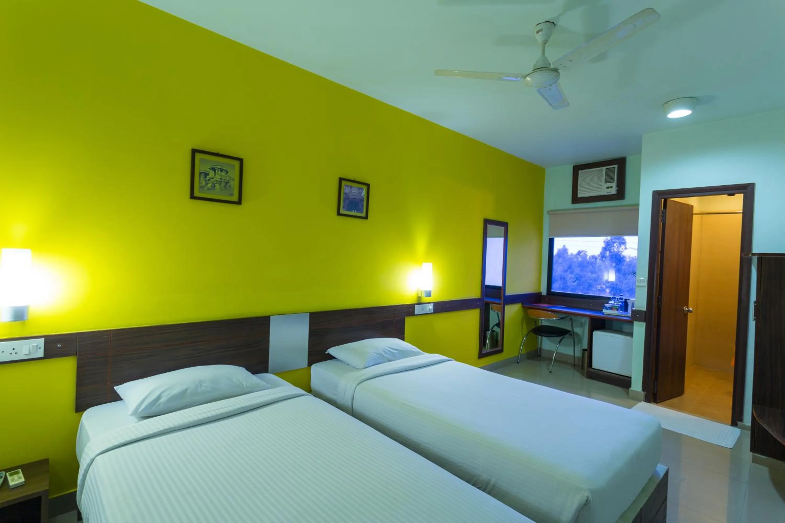 Photo of the whole room, Bed in Ginger Bangalore- Inner Ring Road