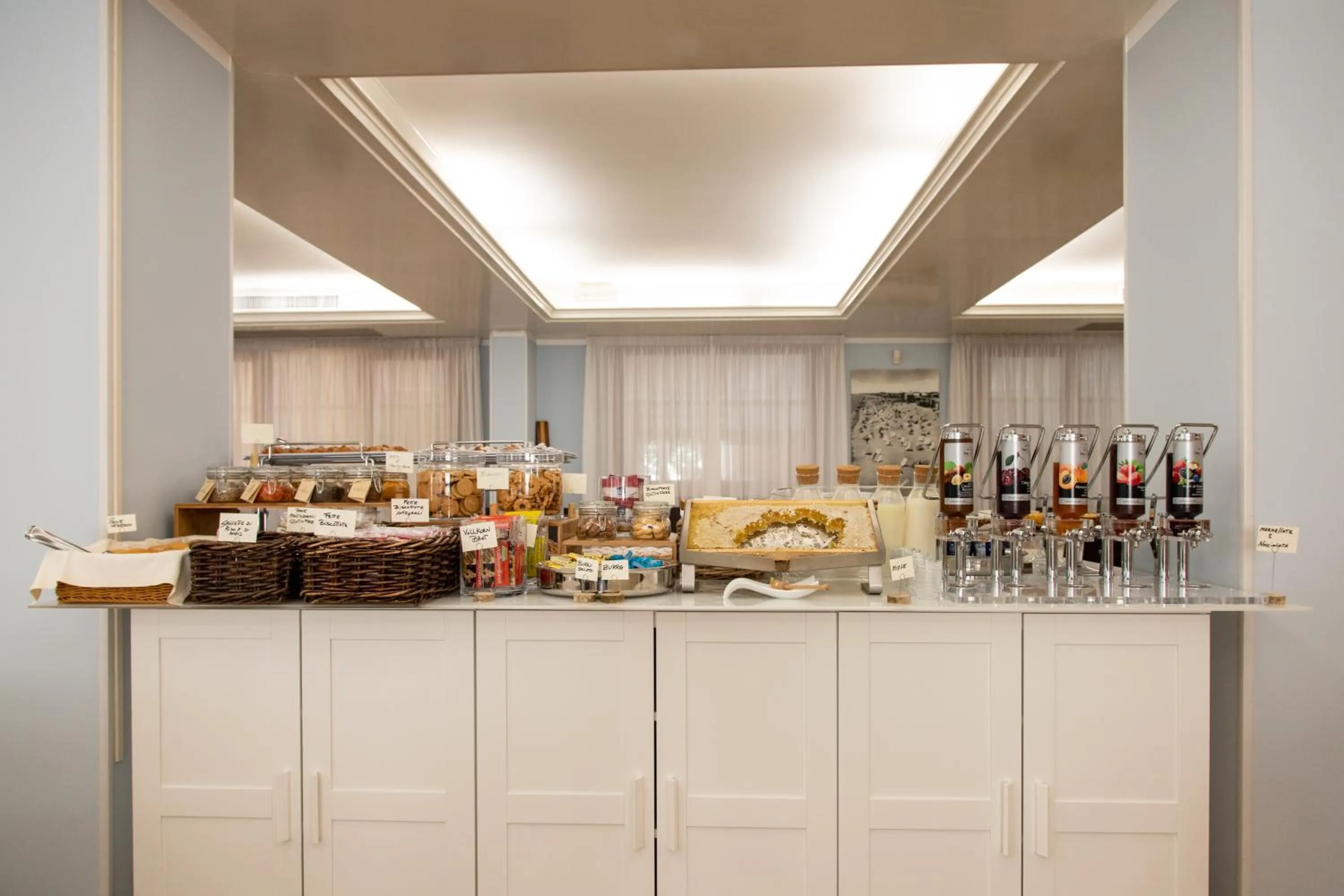 Breakfast in Hotel Villa Eugenia - 3 Stelle Superior con Private SPA e Piscina