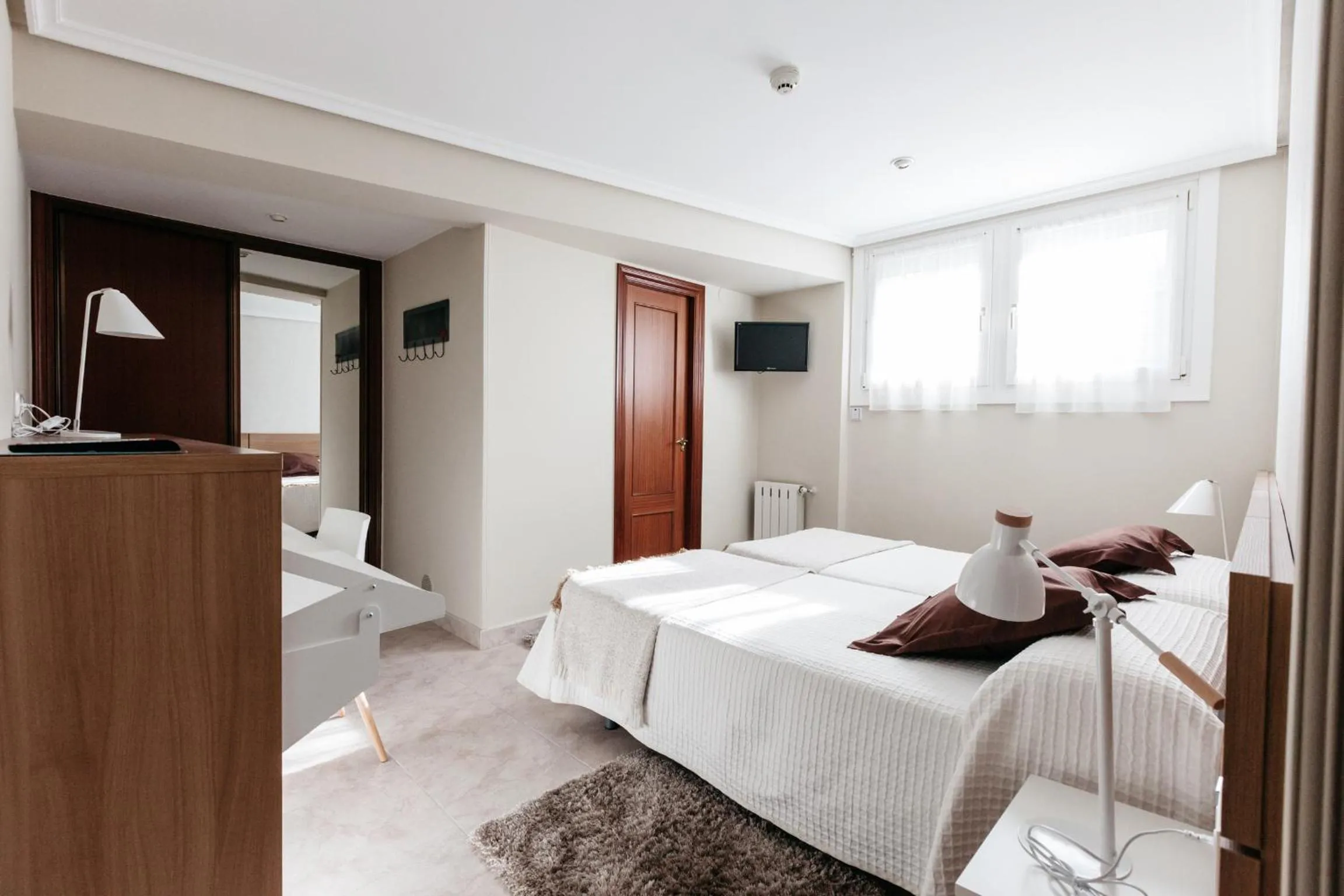 Photo of the whole room, Bed in Pensión Zumardi