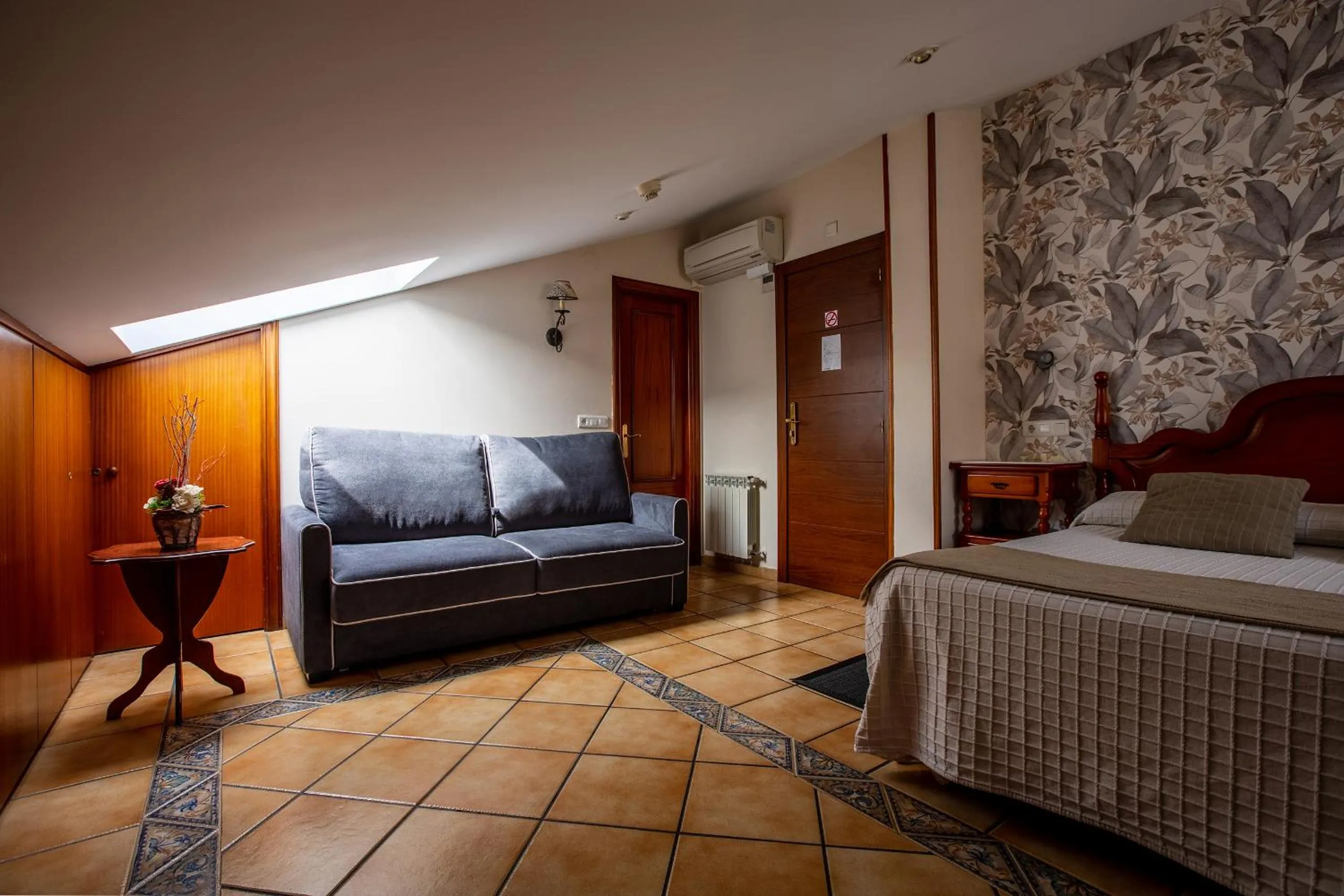 Standard Triple Room in Pensión Zumardi