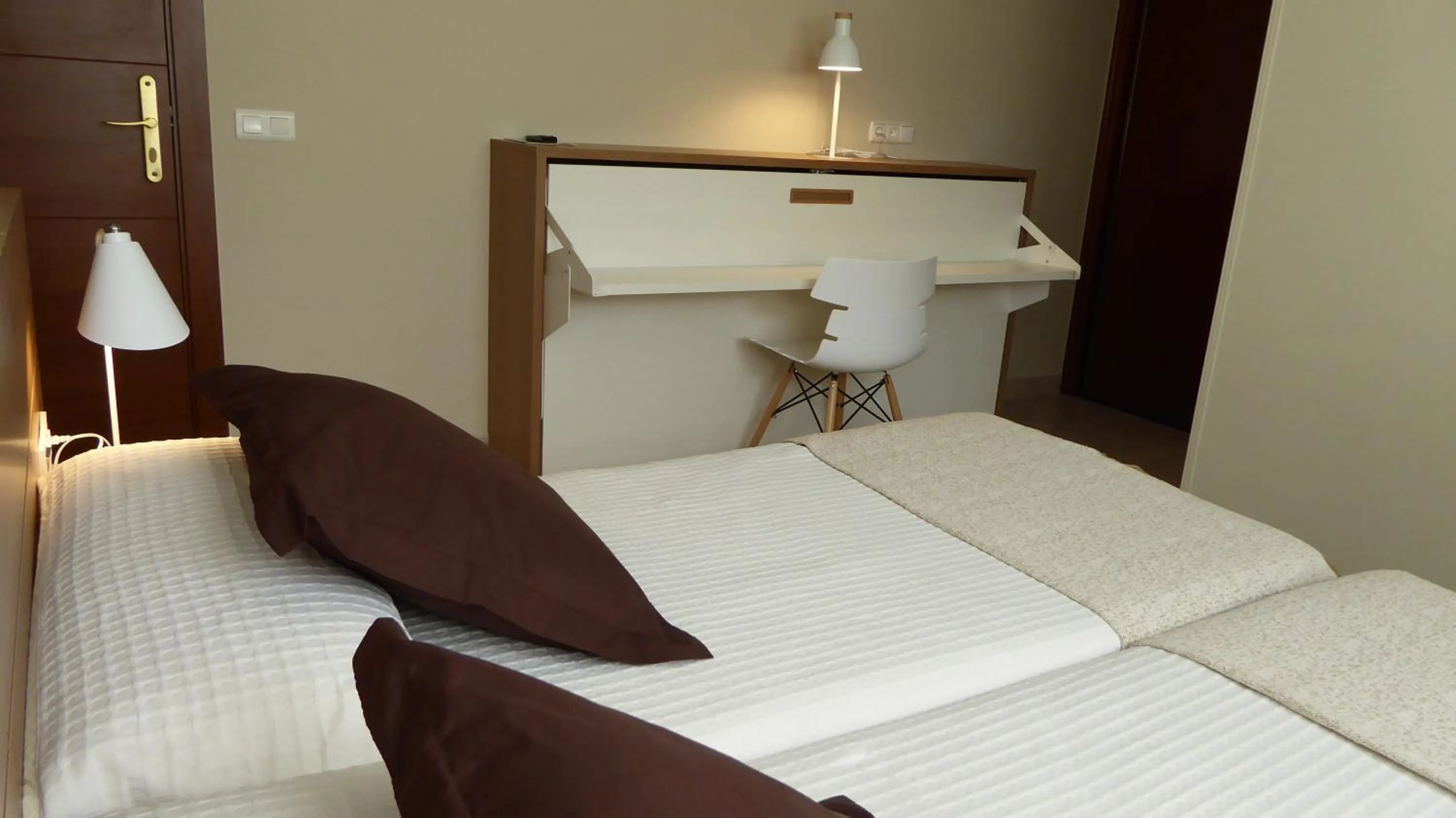 Photo of the whole room, Bed in Pensión Zumardi