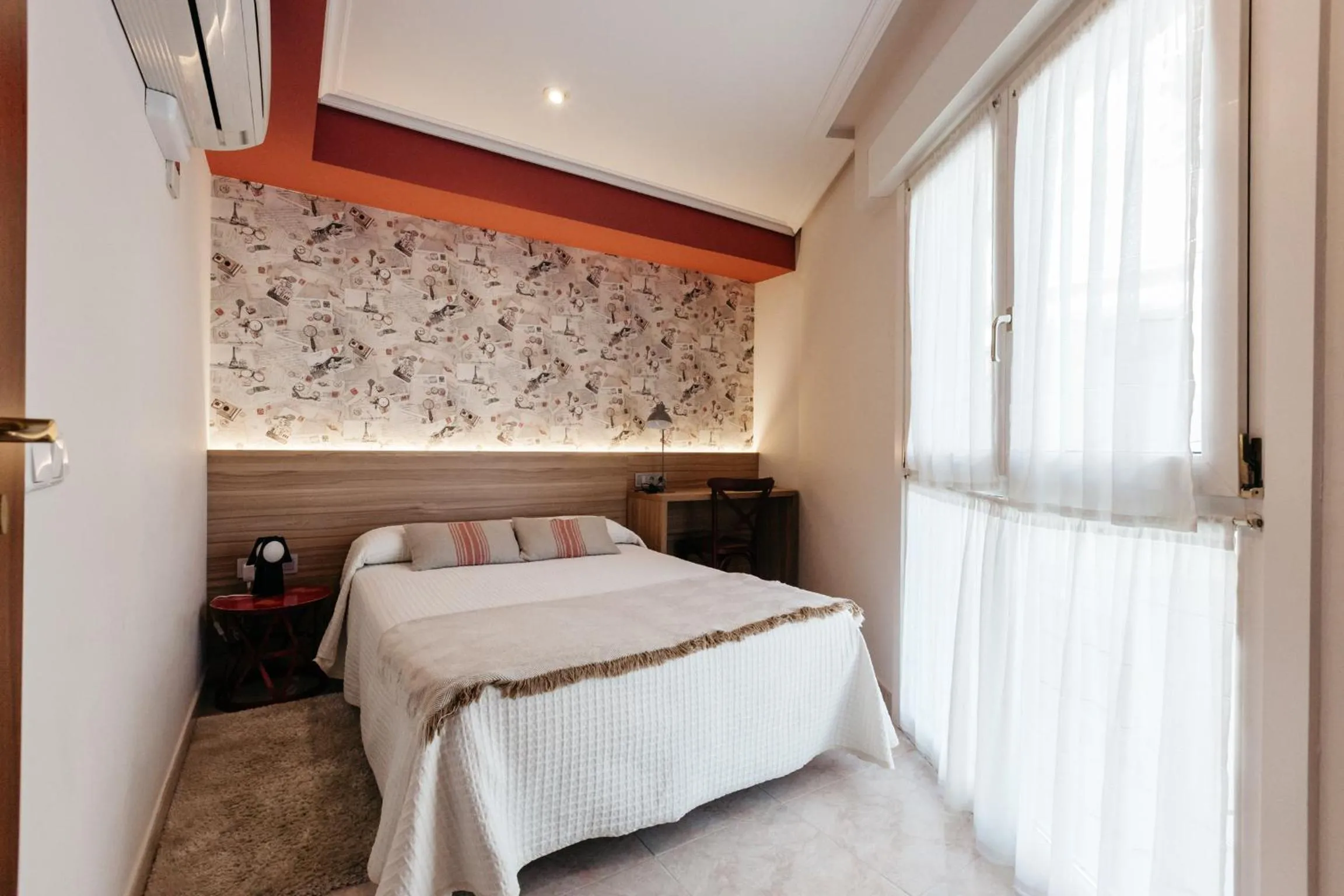 Photo of the whole room, Bed in Pensión Zumardi