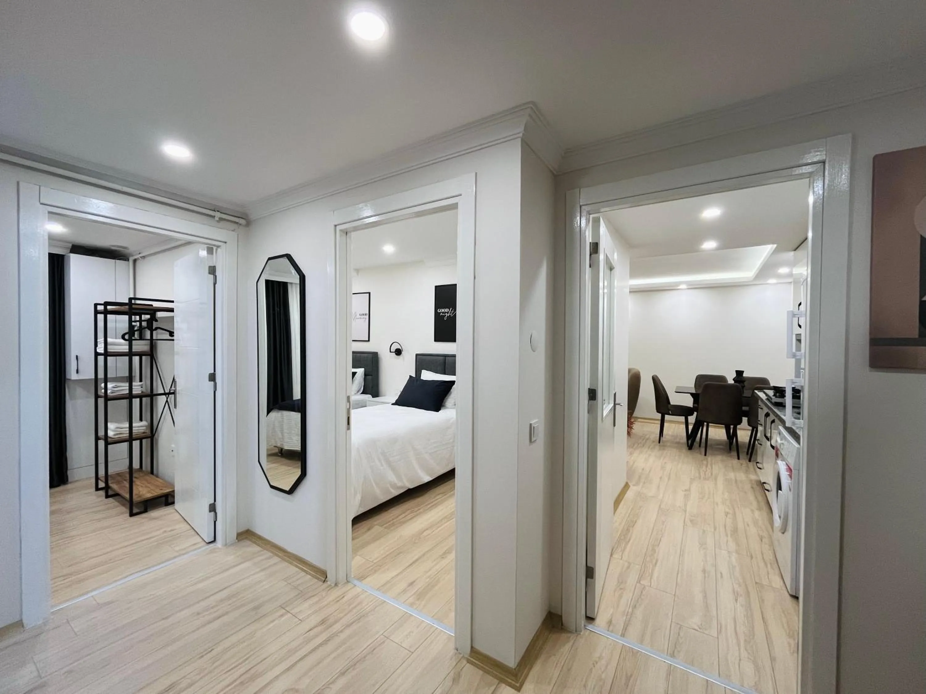 Photo of the whole room, Bed in Westley Residence Taksim