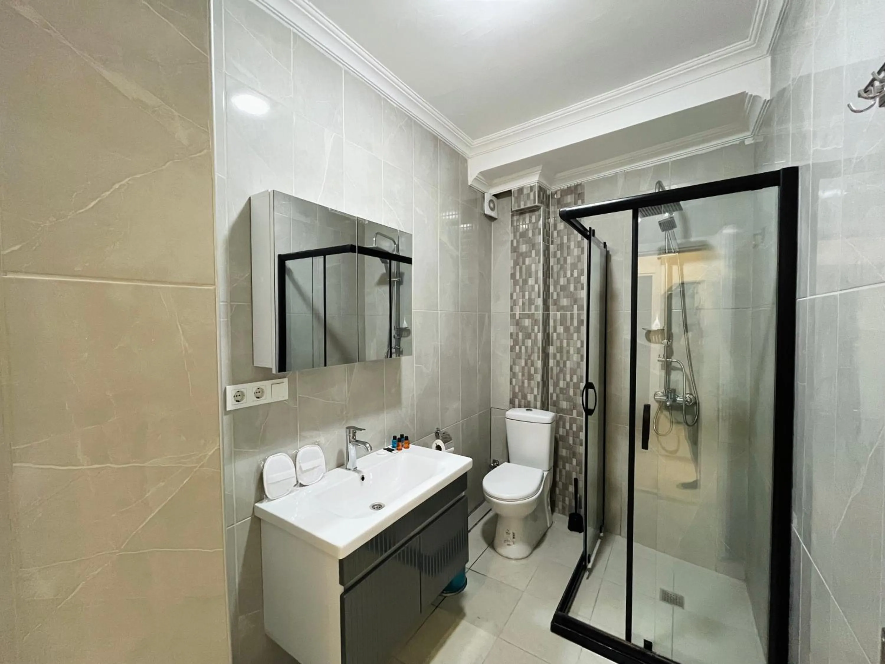 Shower in Westley Residence Taksim