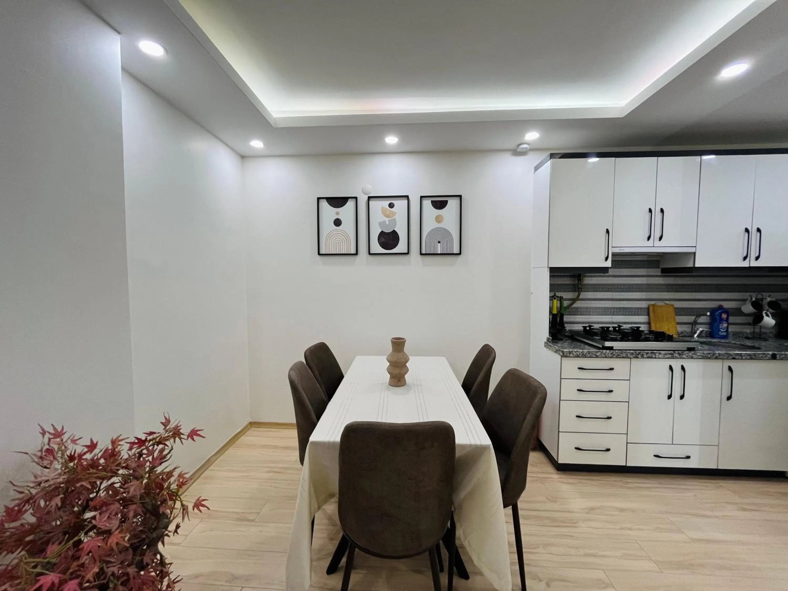 Dining area in Westley Residence Taksim