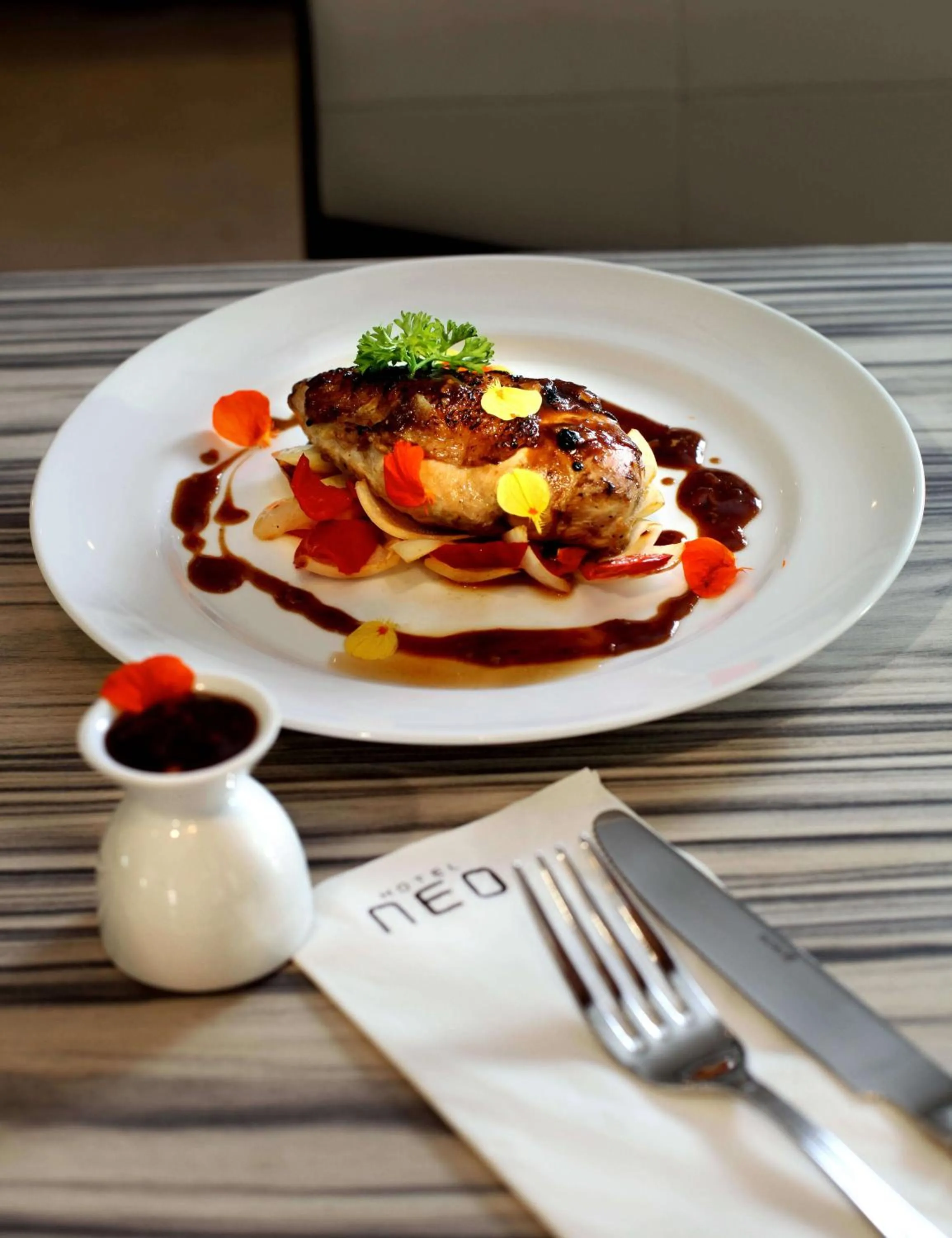 Restaurant/places to eat in Hotel Neo - Kuta, Jelantik