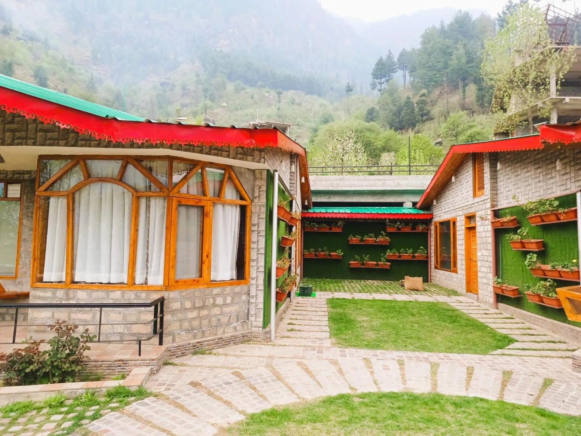 Manuallaya The Resort & Spa