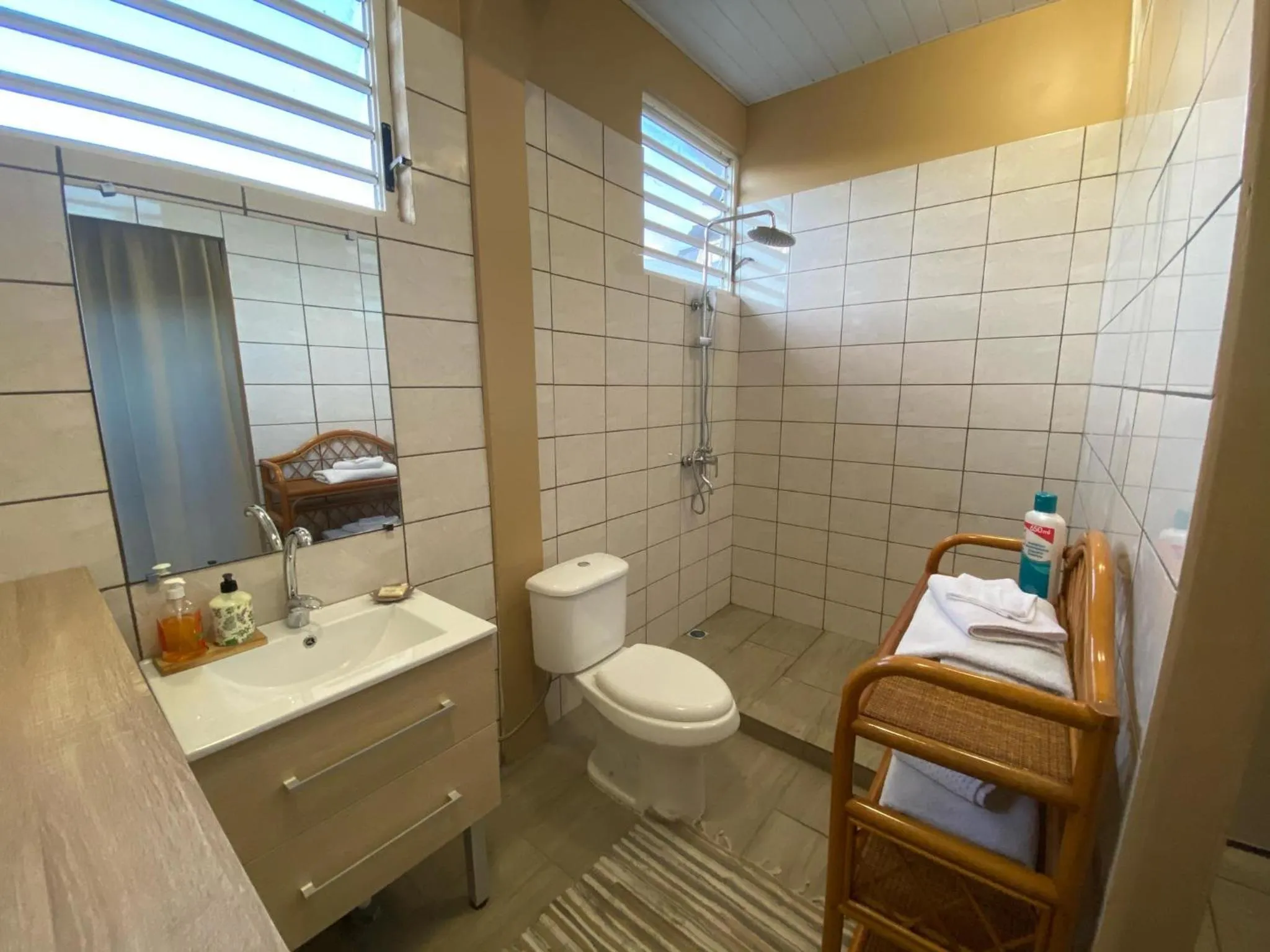 Bathroom in TEA TAHITI Holidays