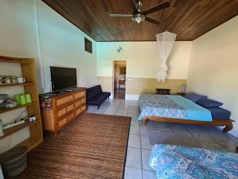 Photo of the whole room, Bed in TEA TAHITI Holidays