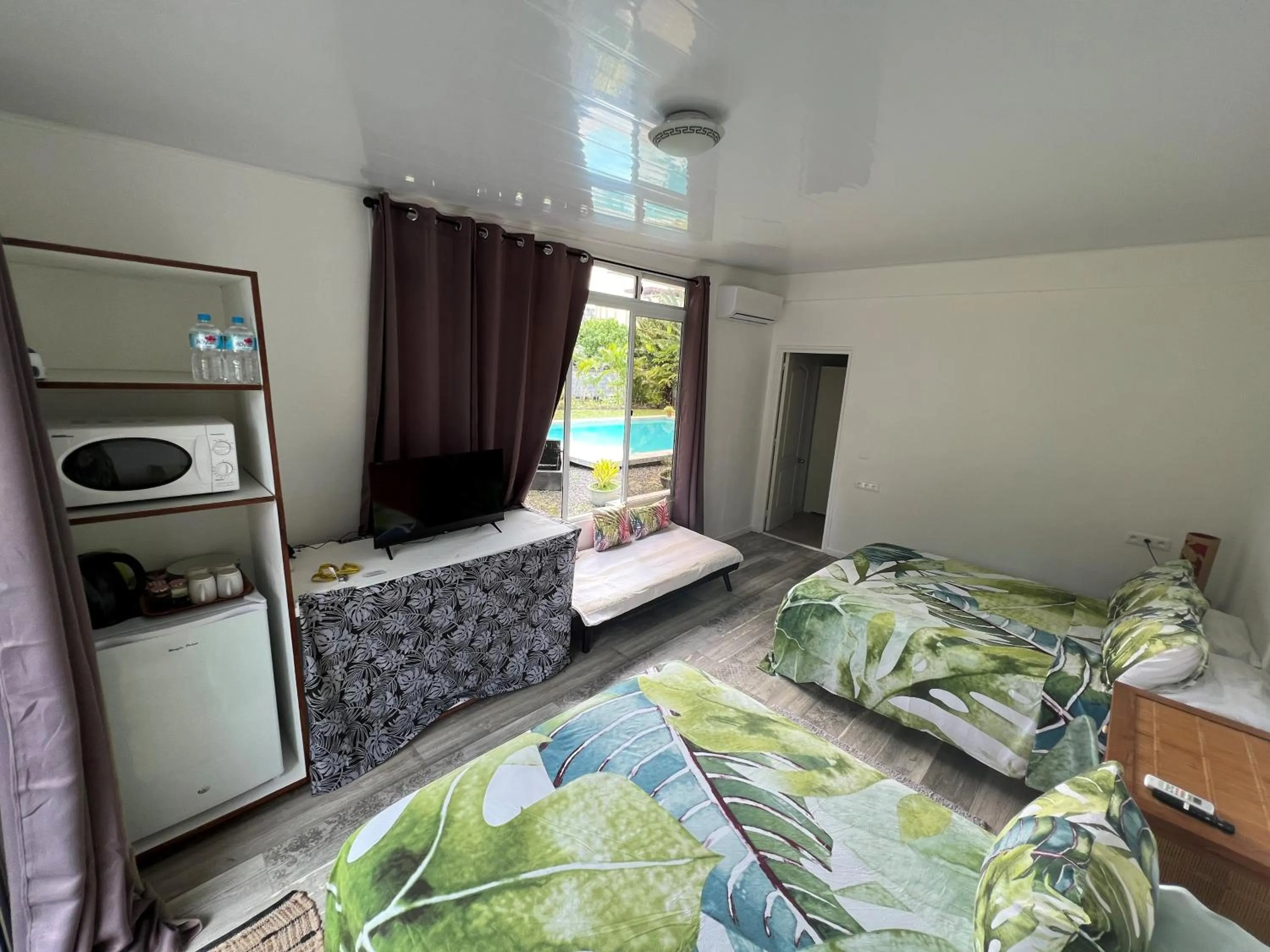 Photo of the whole room, Bed in TEA TAHITI Holidays