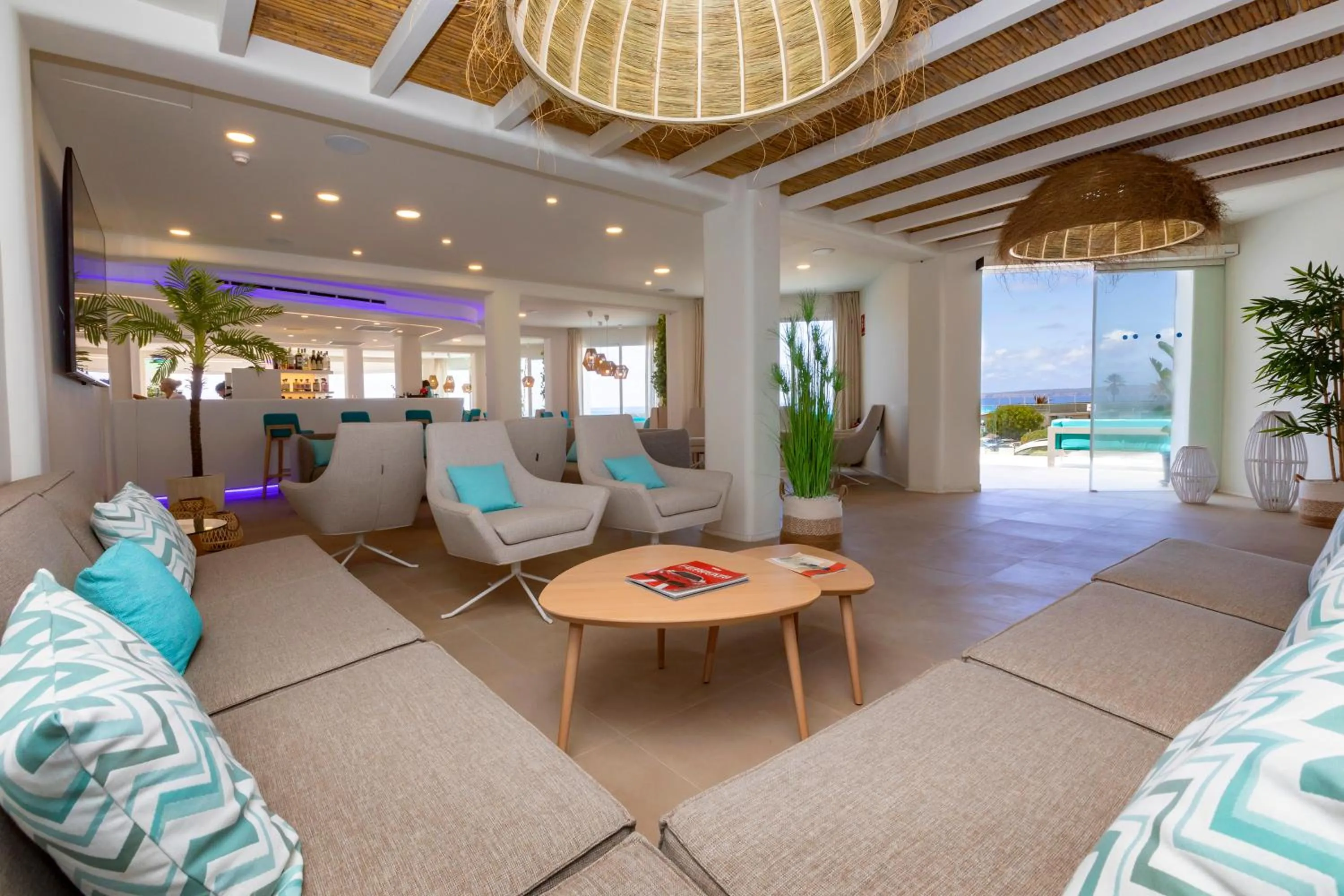 Communal lounge/ TV room in Hotel Maysi