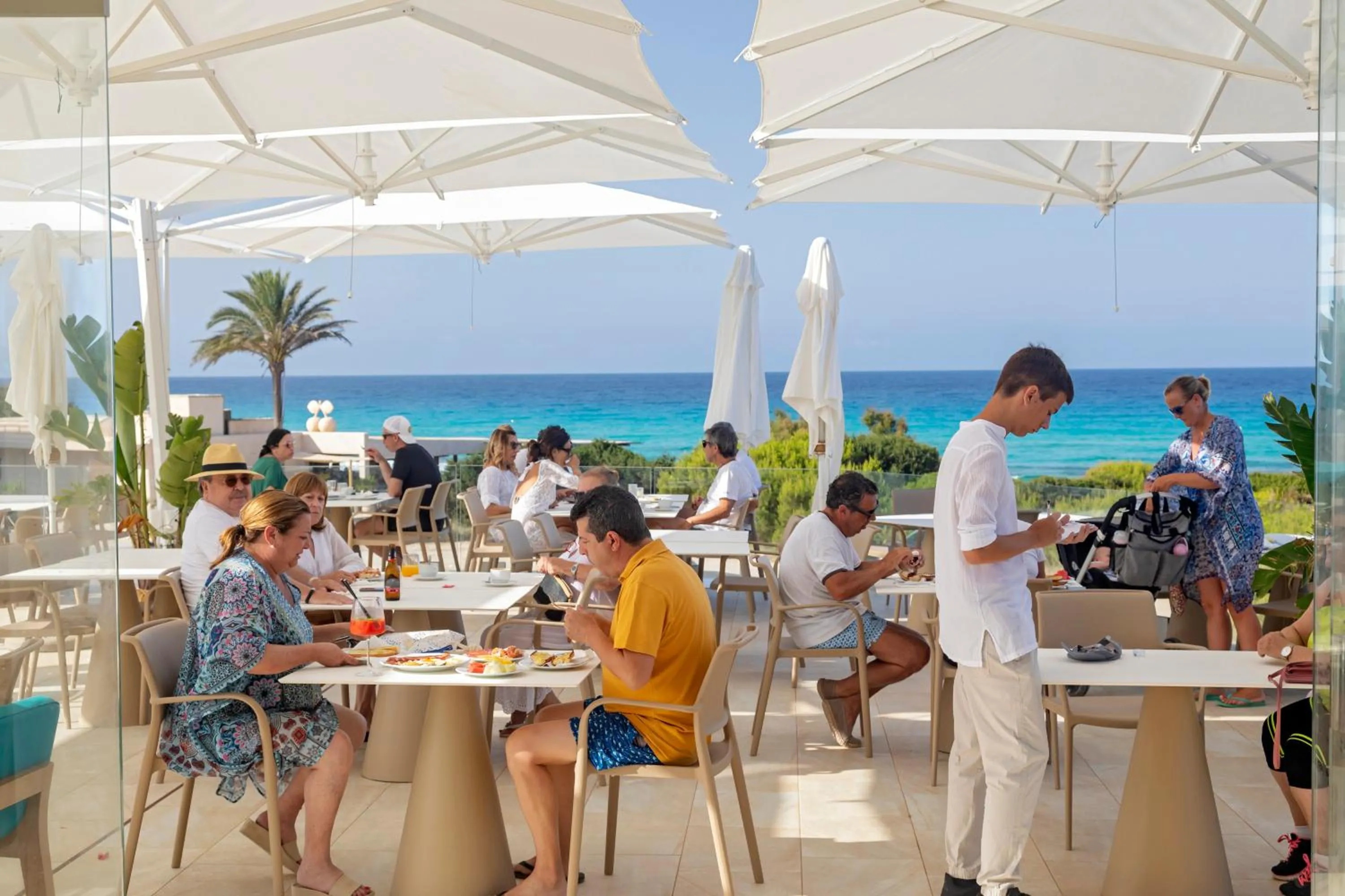 Restaurant/places to eat in Hotel Maysi