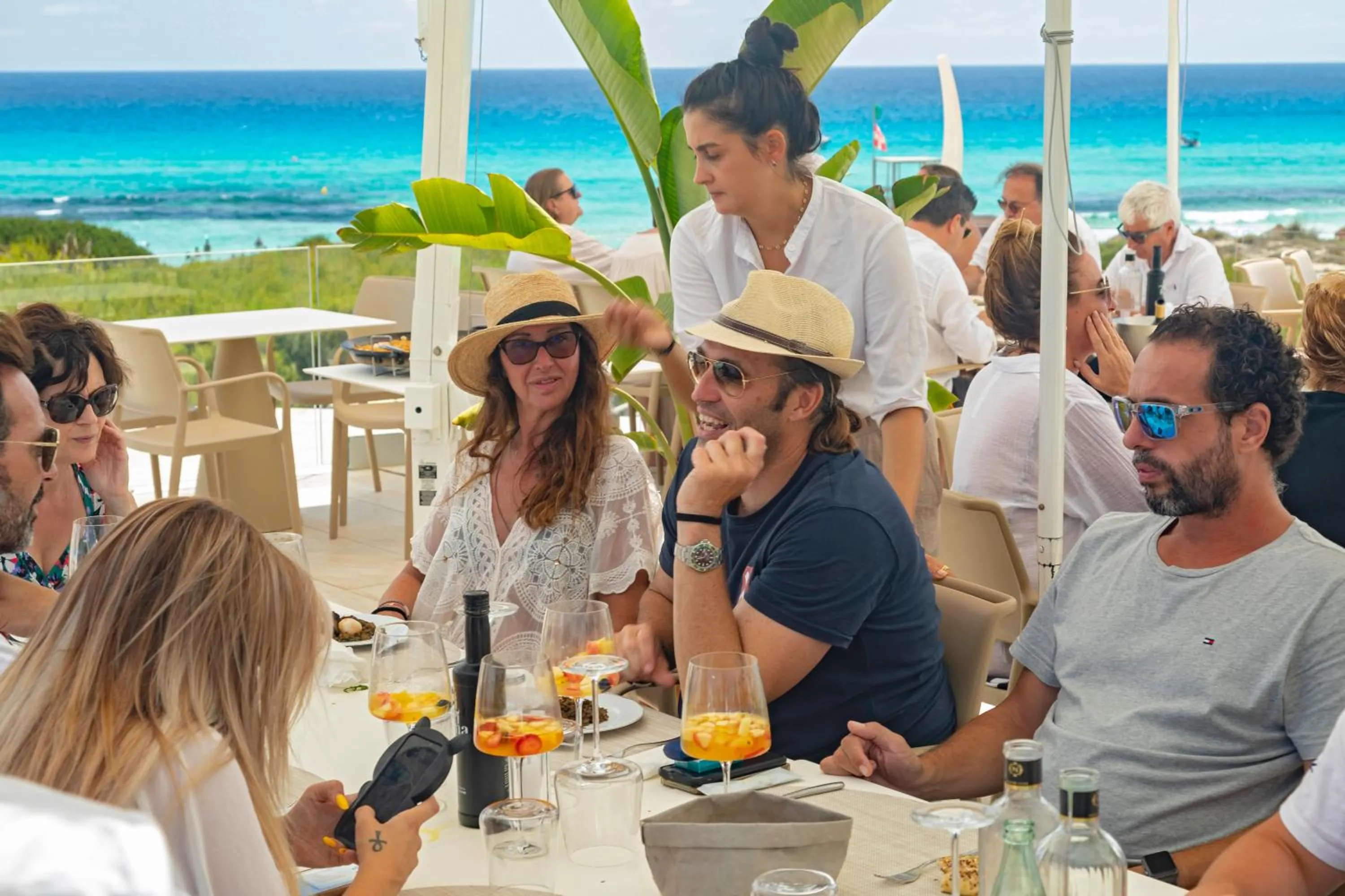 Restaurant/places to eat in Hotel Maysi