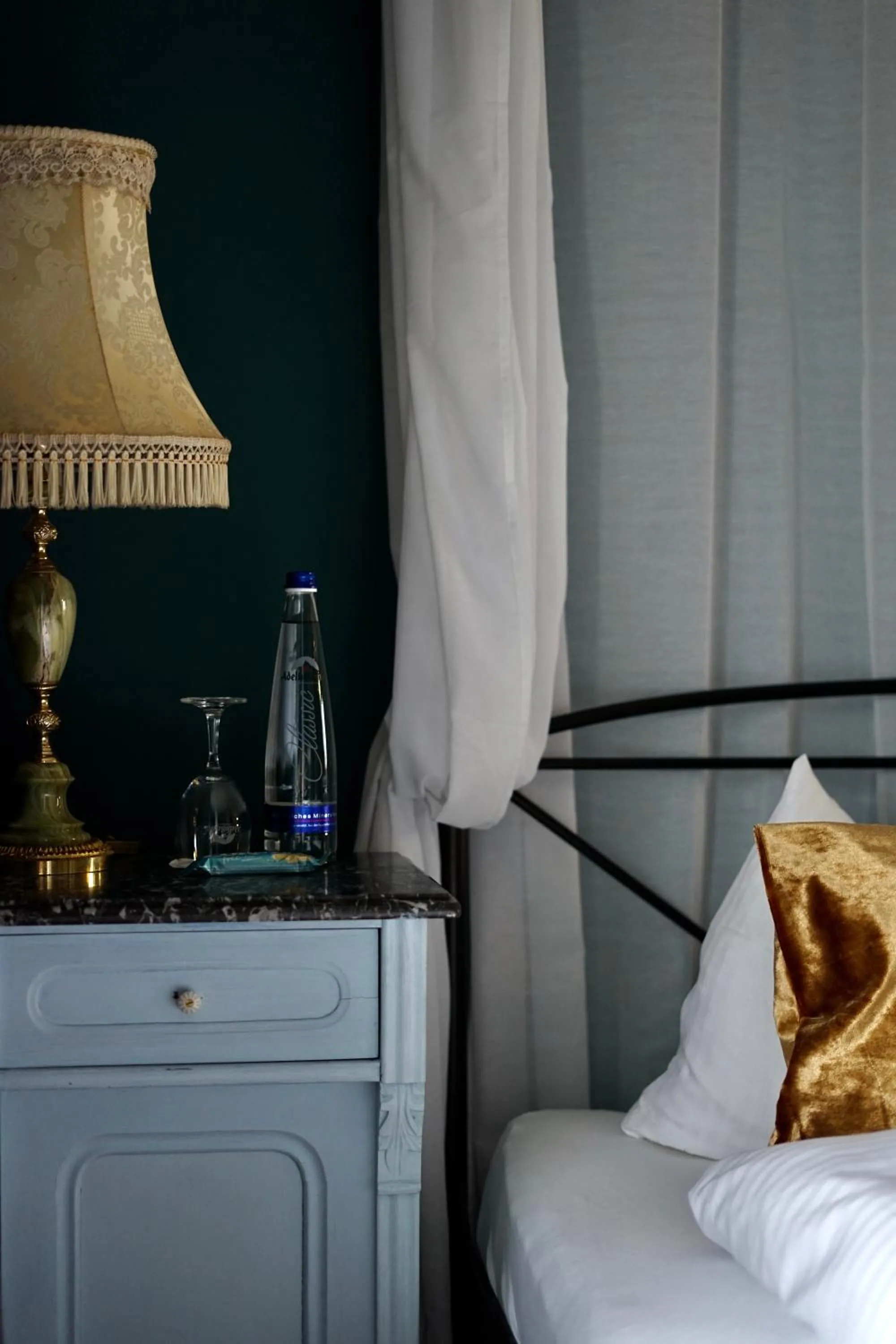 Bed in Hotel Mühldorf