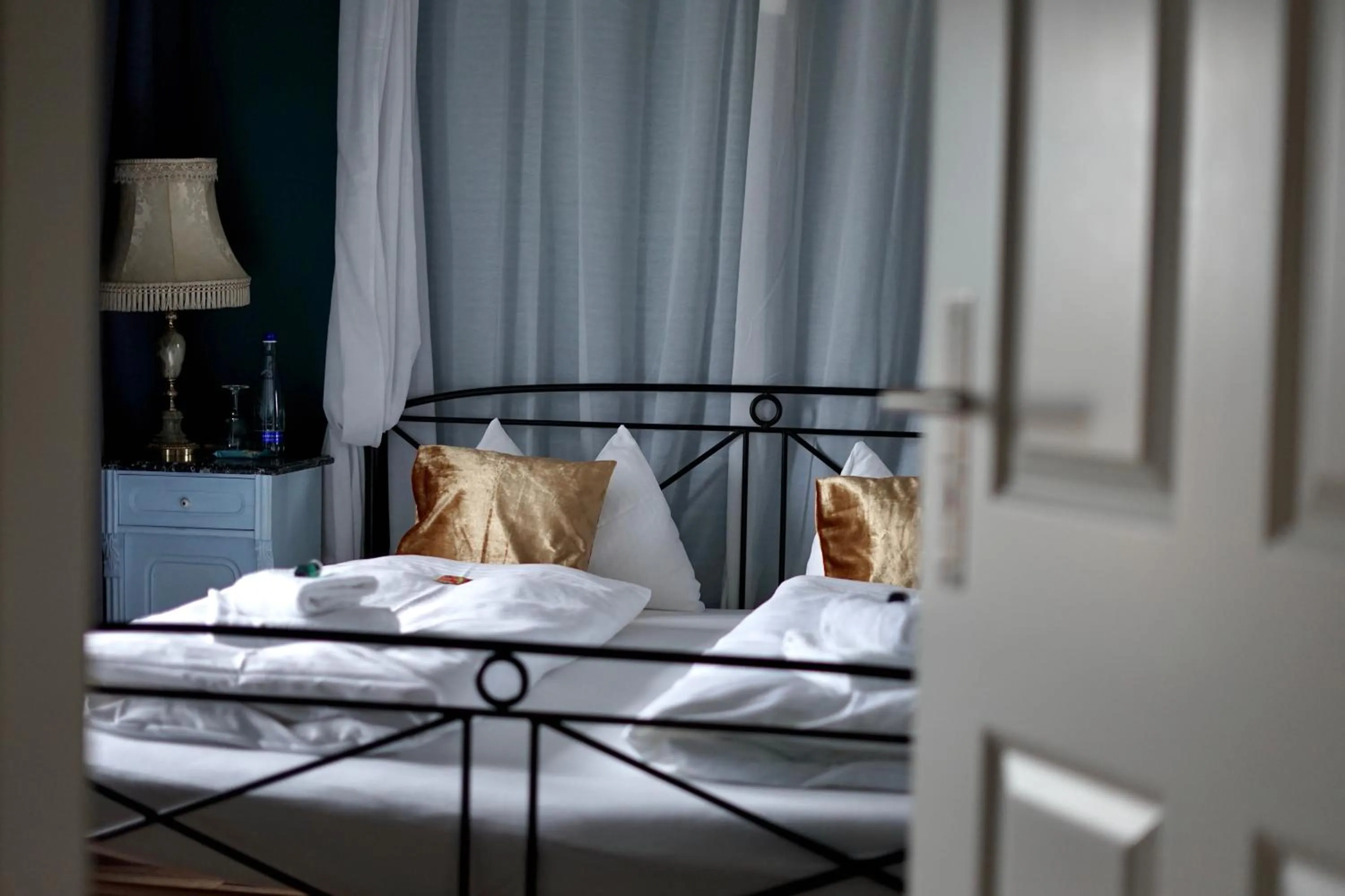 Bed in Hotel Mühldorf