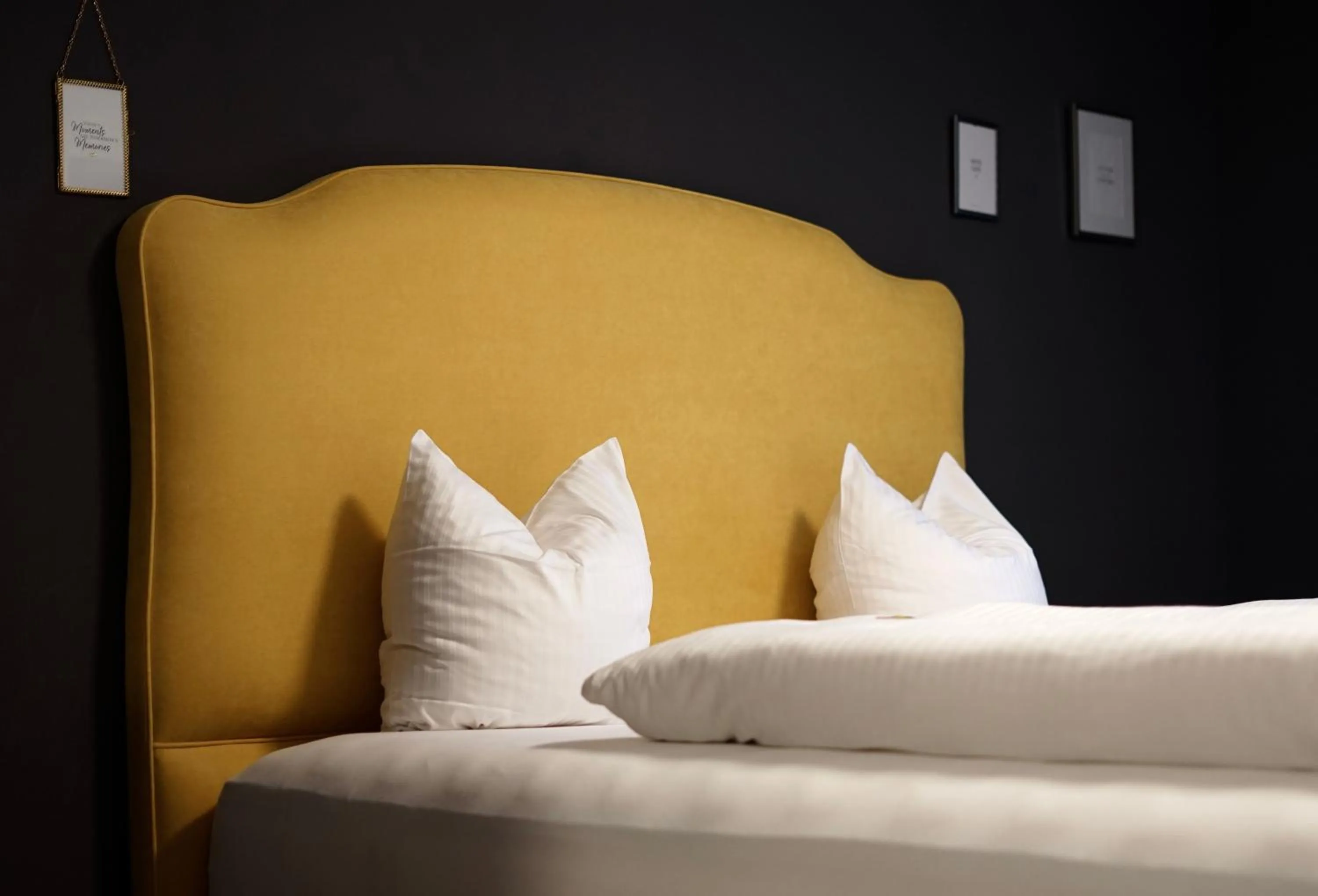 Bed in Hotel Mühldorf