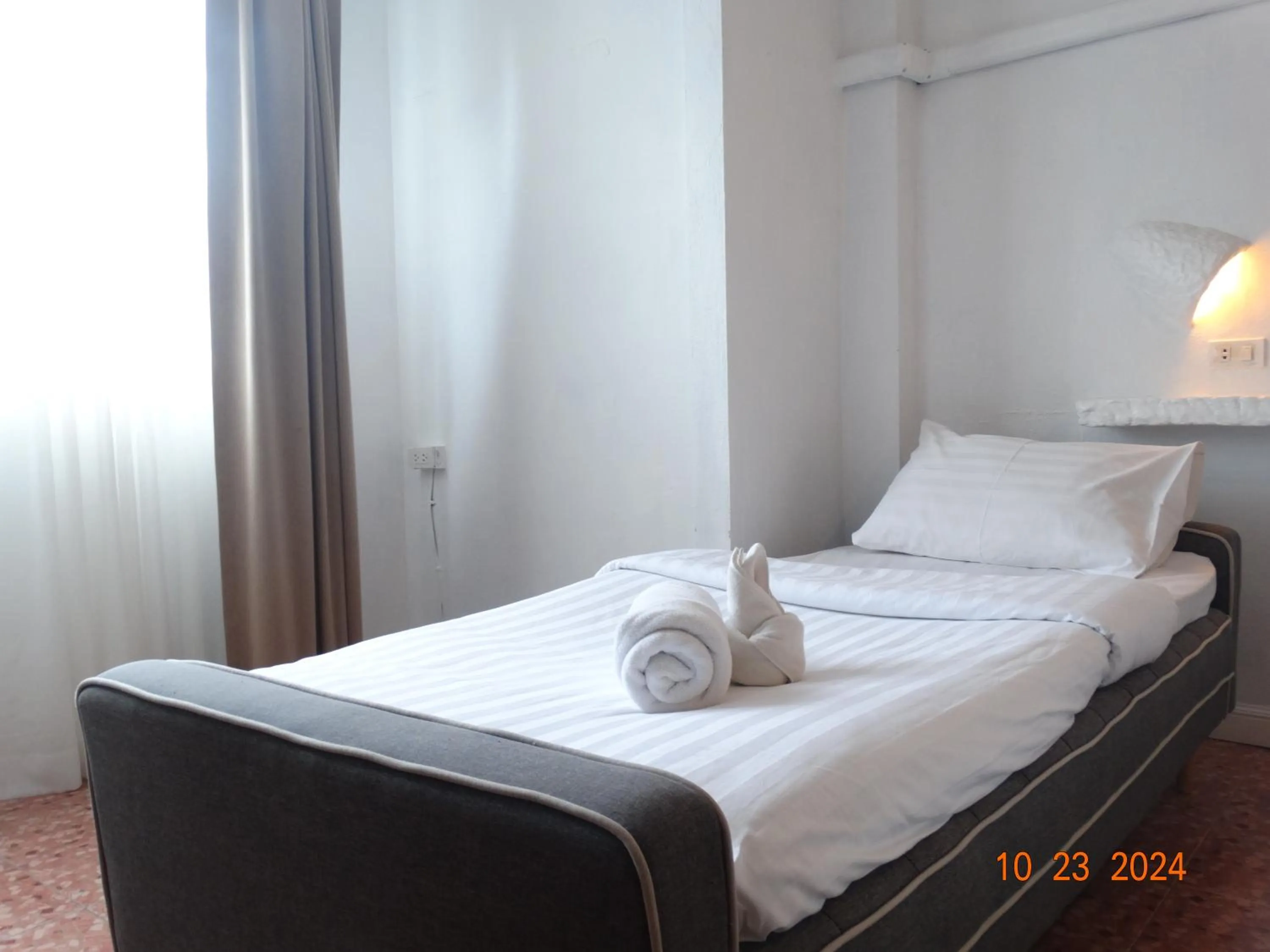 Bed in Big Boys' Bed & Burger - Patong Beach