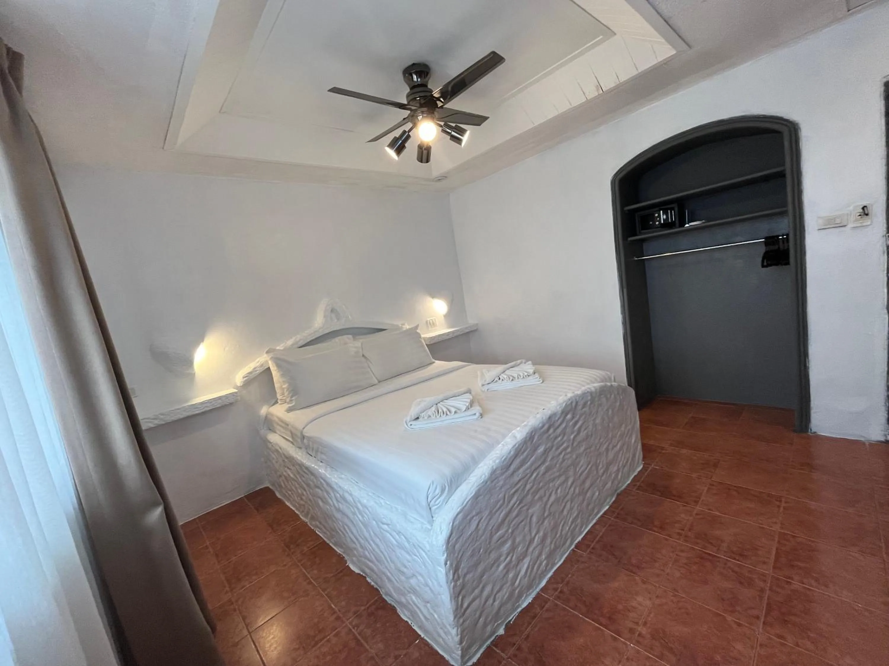 Bedroom, Bed in Big Boys' Bed & Burger - Patong Beach