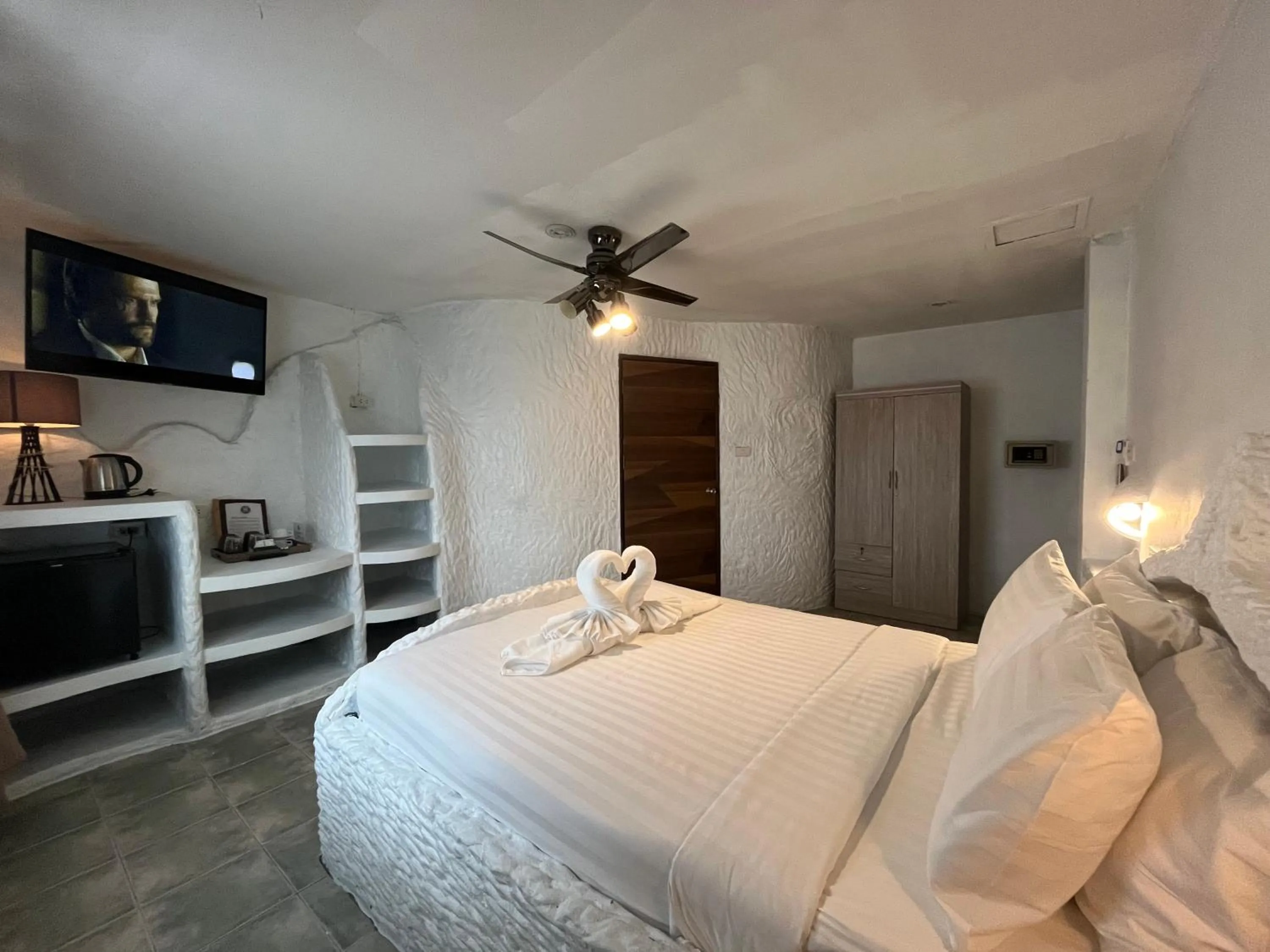 Bedroom, Bed in Big Boys' Bed & Burger - Patong Beach