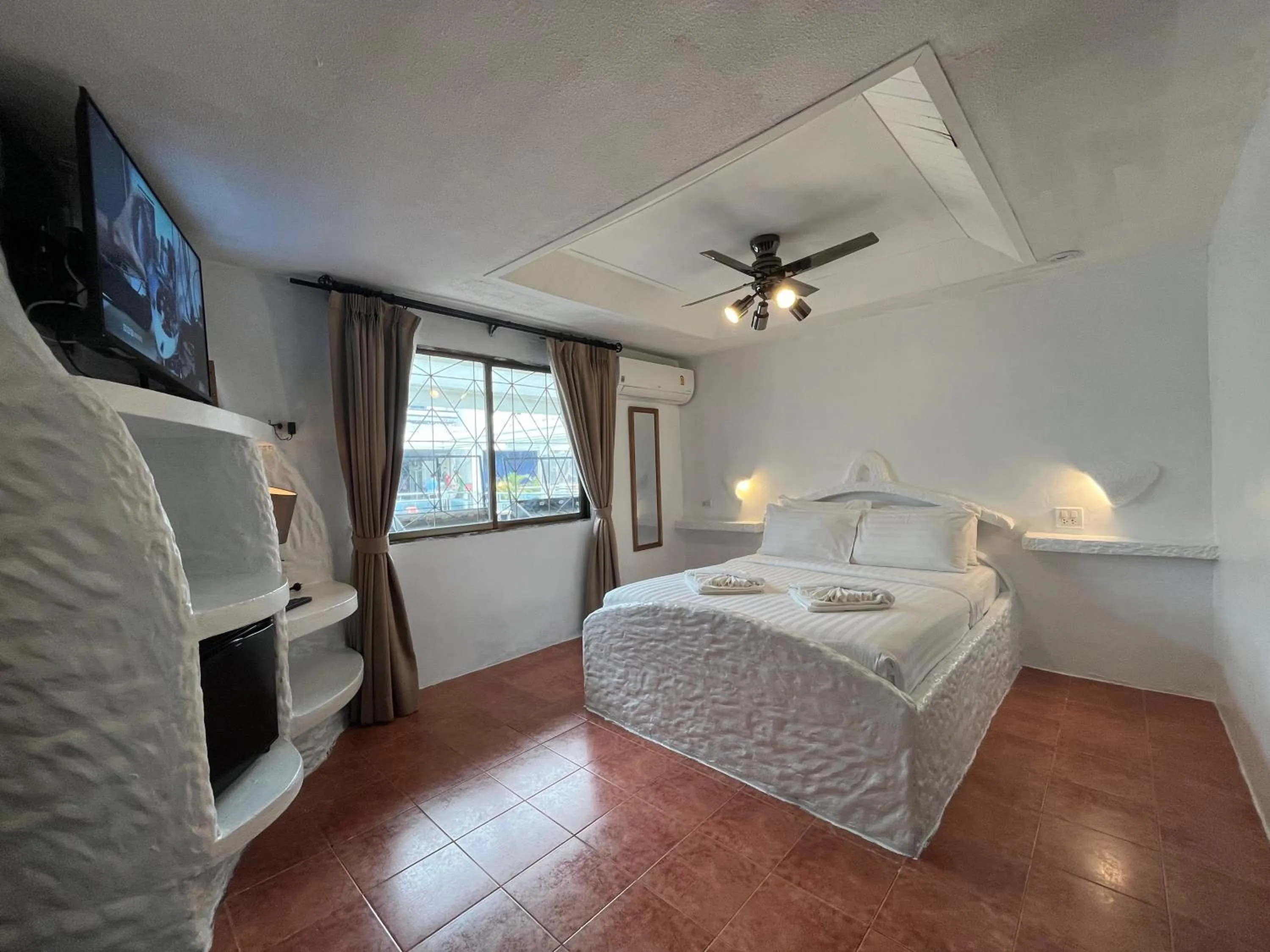 Bedroom, Bed in Big Boys' Bed & Burger - Patong Beach