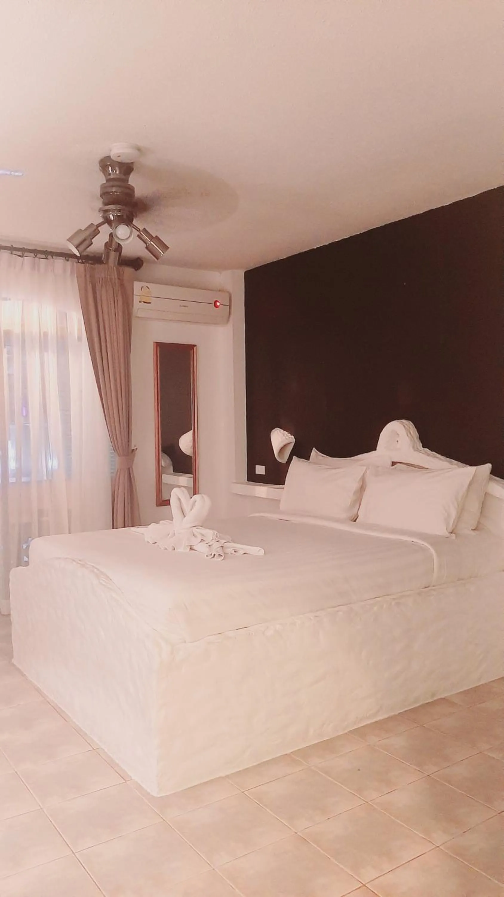 Bedroom, Bed in Big Boys' Bed & Burger - Patong Beach