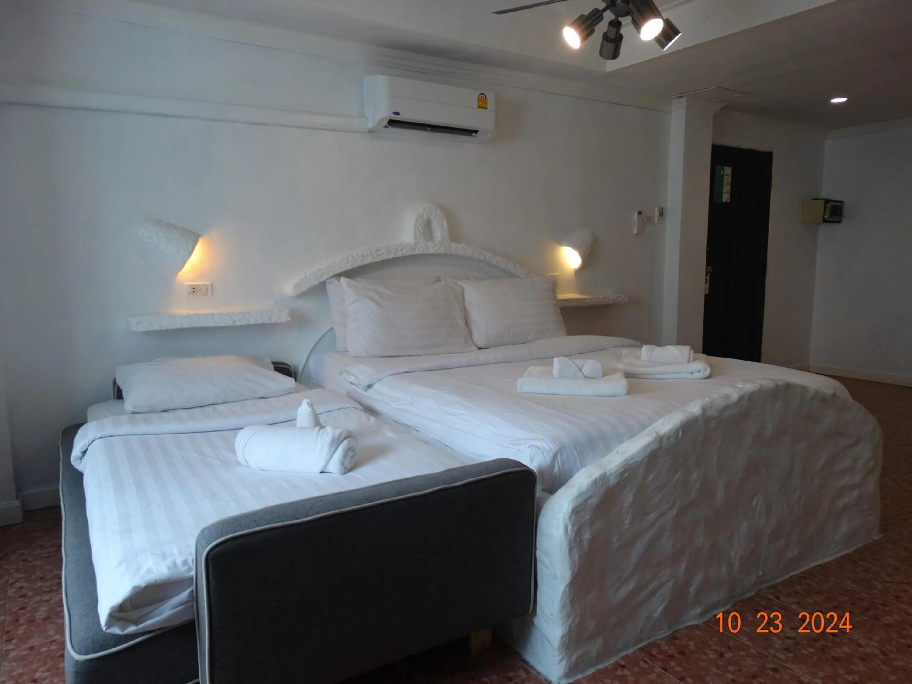 Bedroom, Bed in Big Boys' Bed & Burger - Patong Beach