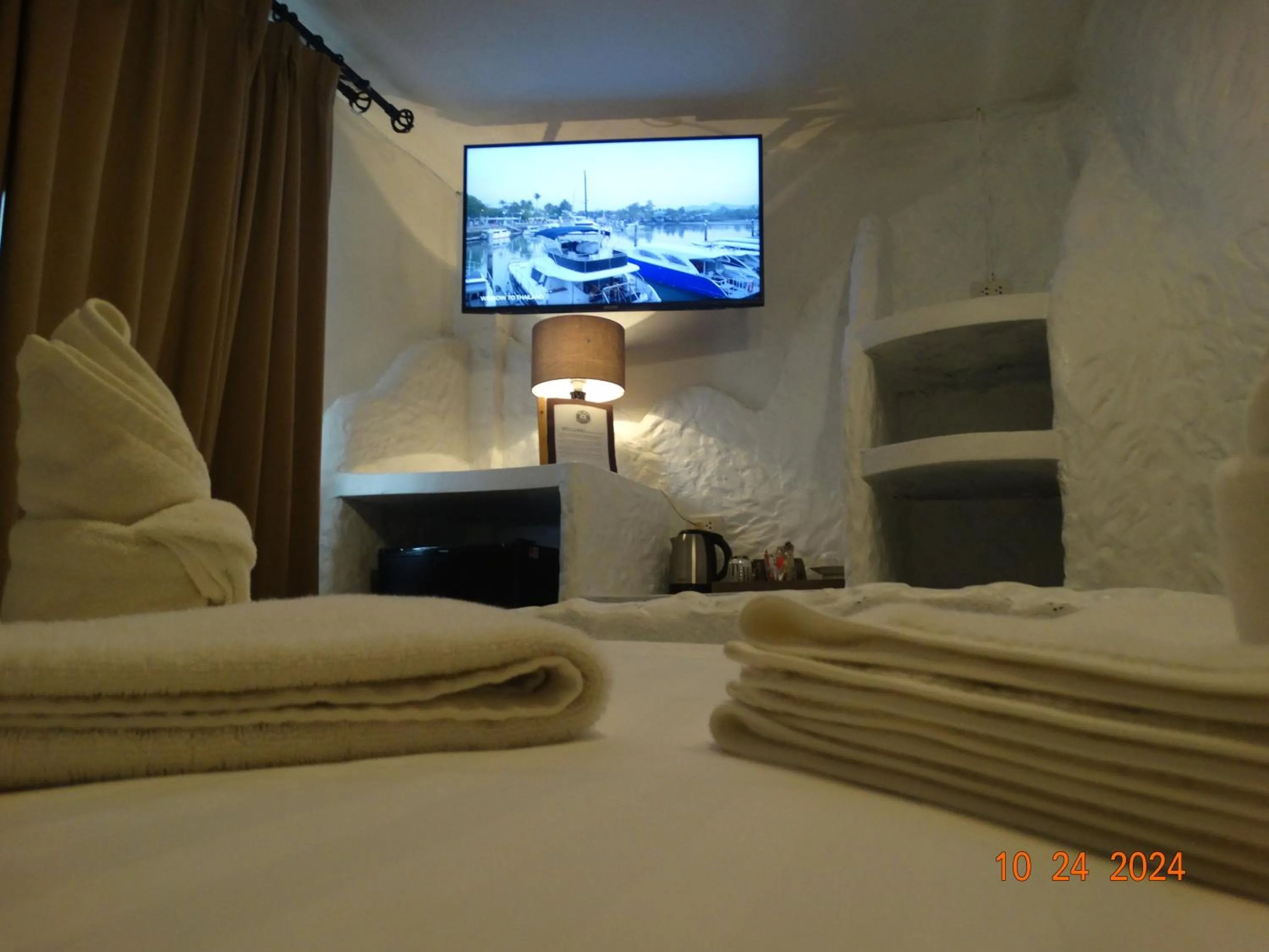 TV and multimedia, Bed in Big Boys' Bed & Burger - Patong Beach