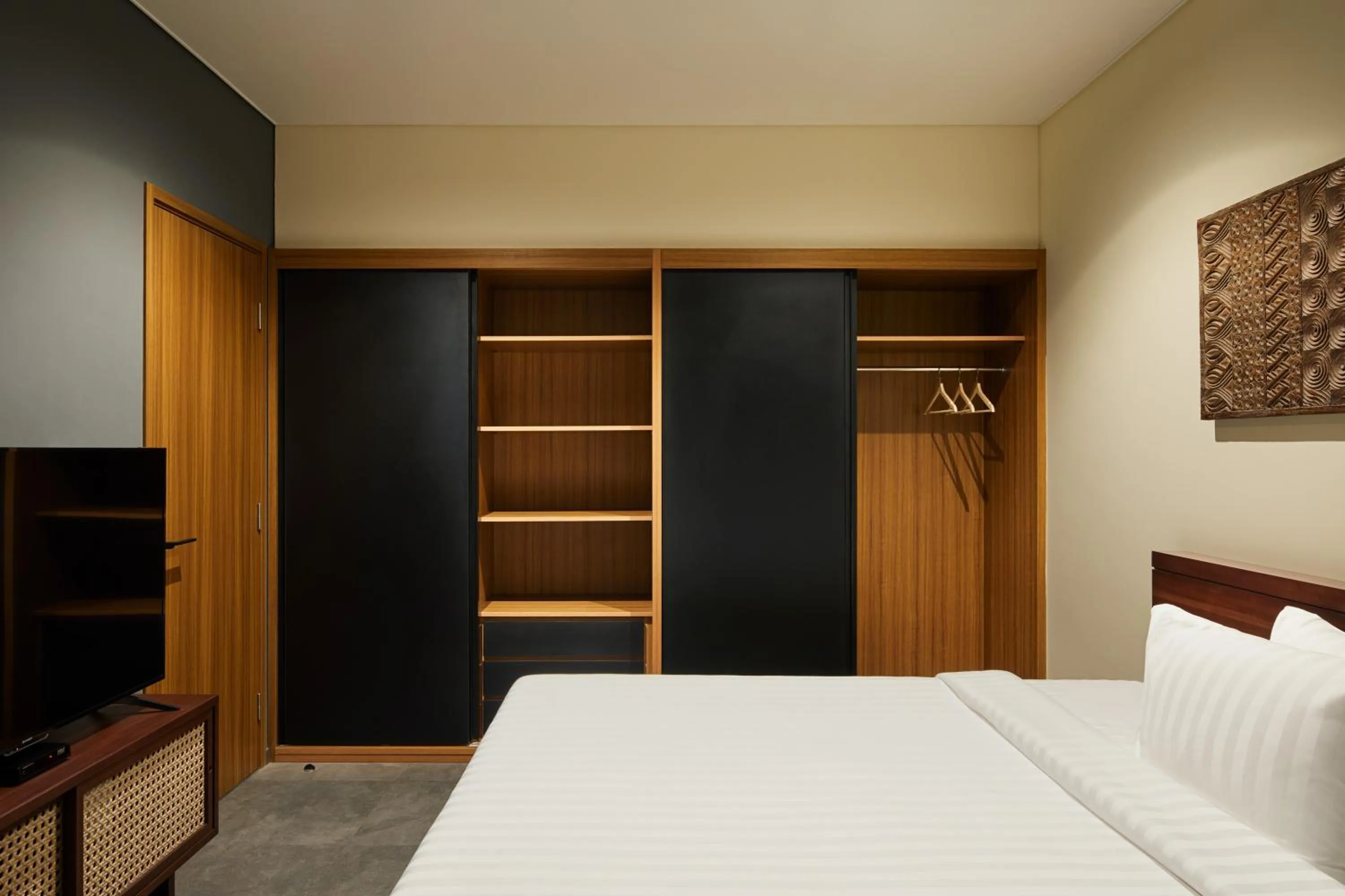 Bed in ISORAS CIKARANG