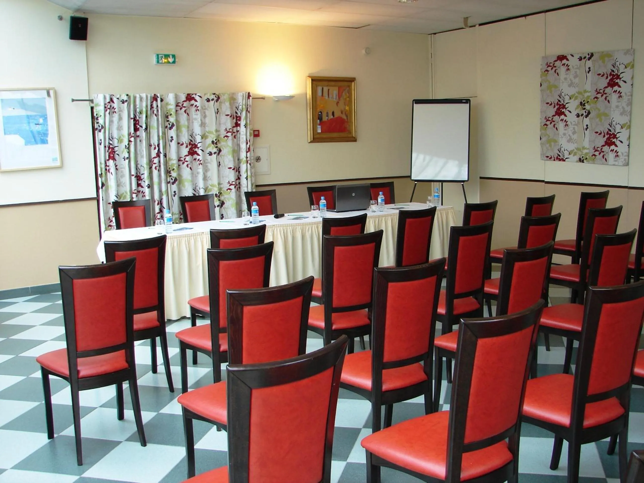 Business facilities in Hôtel du Lac